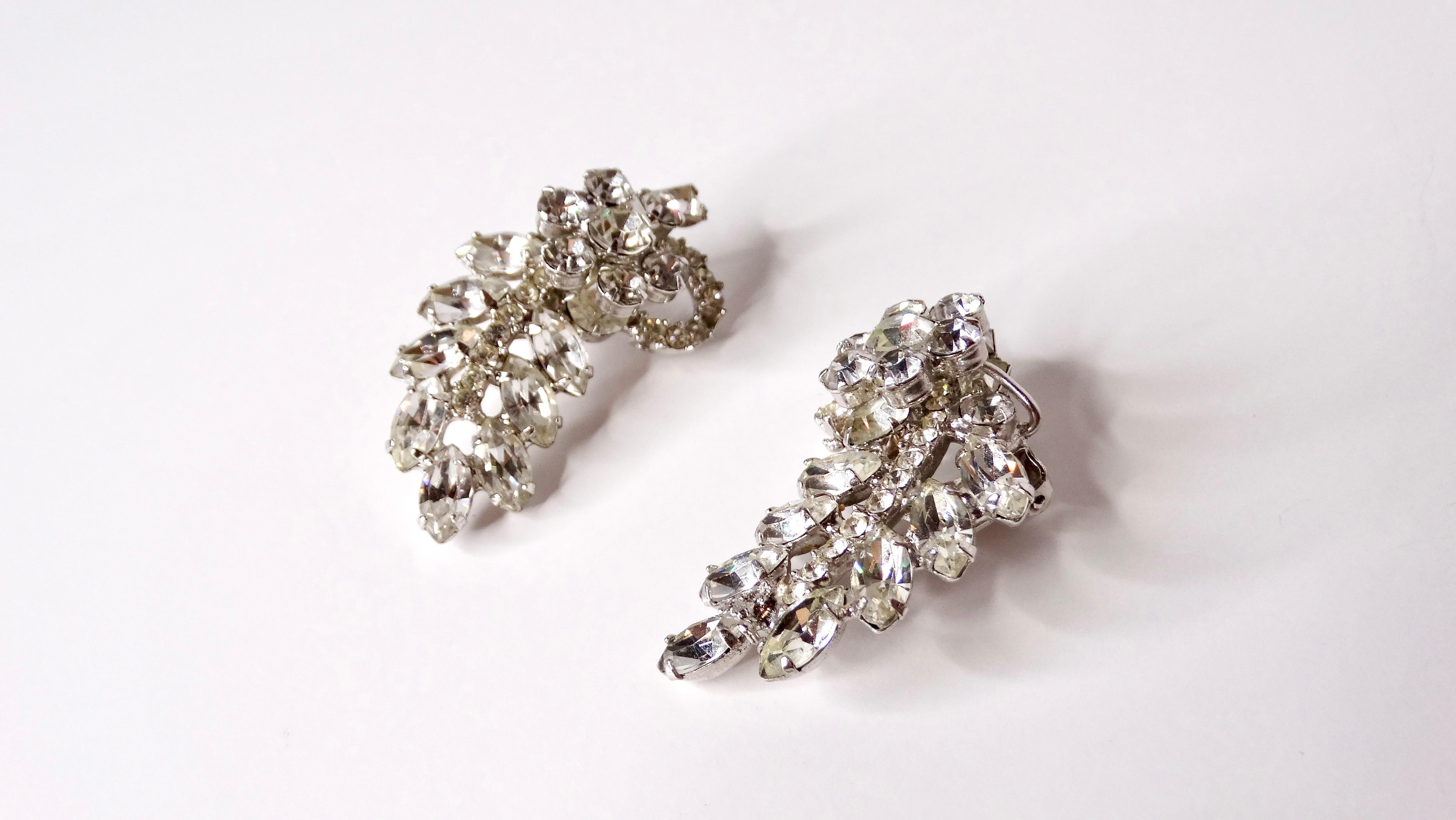 Elevate your accessory collection with these stunning Mid Century Palm Leaf Style Rhinestone Dangle Clip-On Earrings. Crafted with a luxurious sterling silver plating, these earrings embody a unique blend of vintage glamour and modern