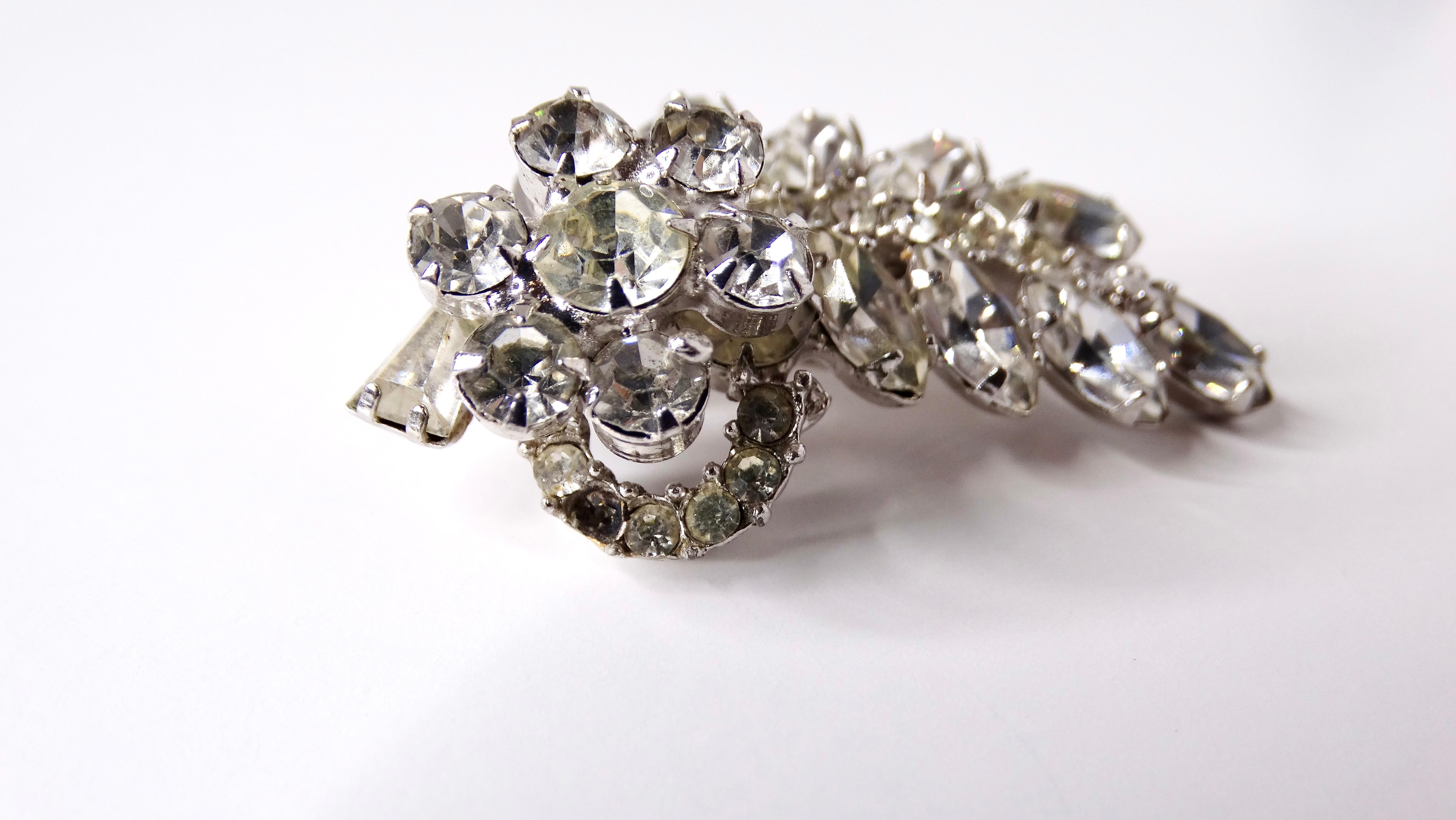 Mid Century Palm Leaf Style Rhinestone Dangle Clip-On Earrings In Fair Condition For Sale In Scottsdale, AZ