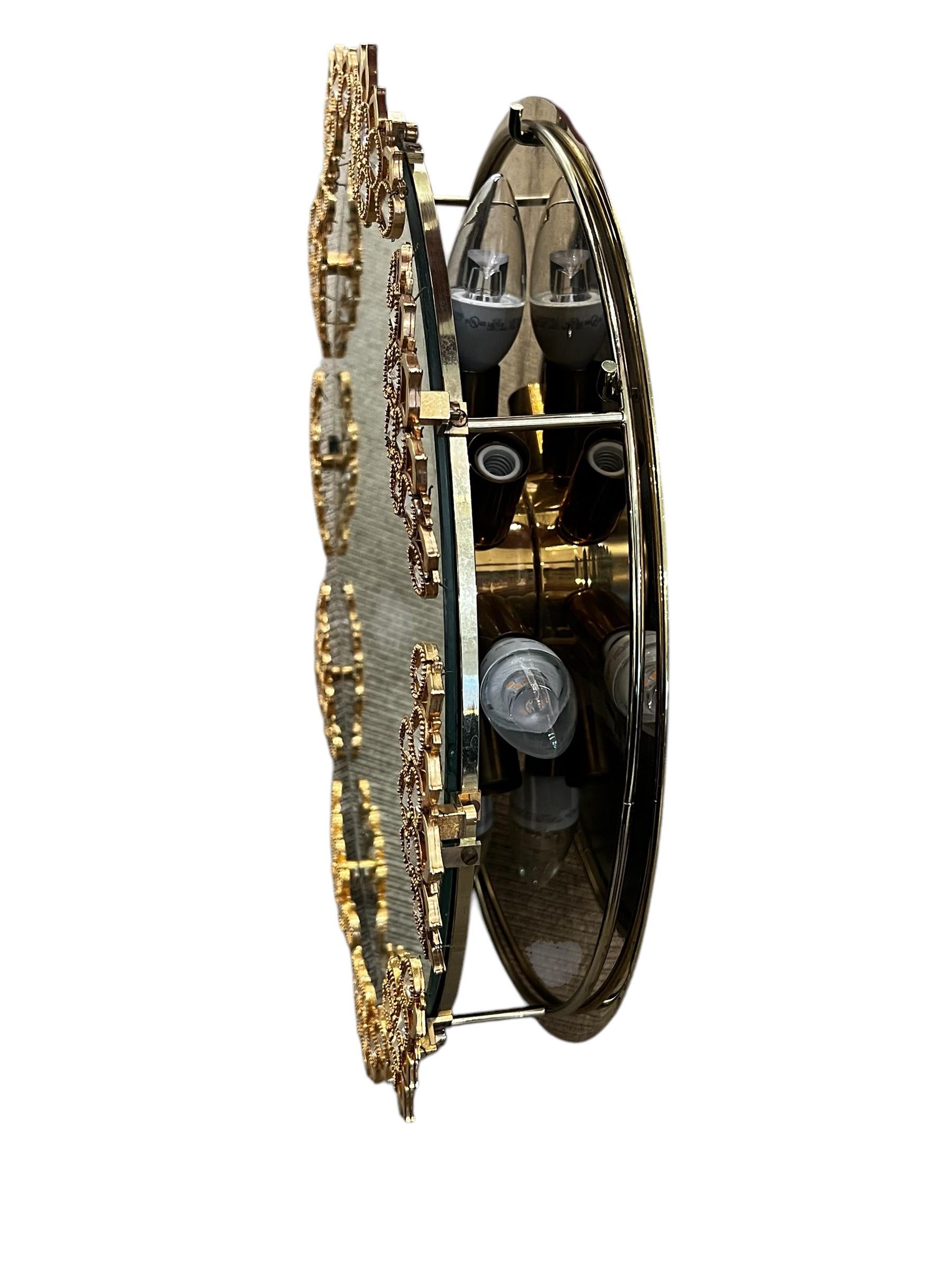 Ottone Specchio da parete illuminato in ottone dorato e cristallo di Palwa, metà del secolo scorso in vendita