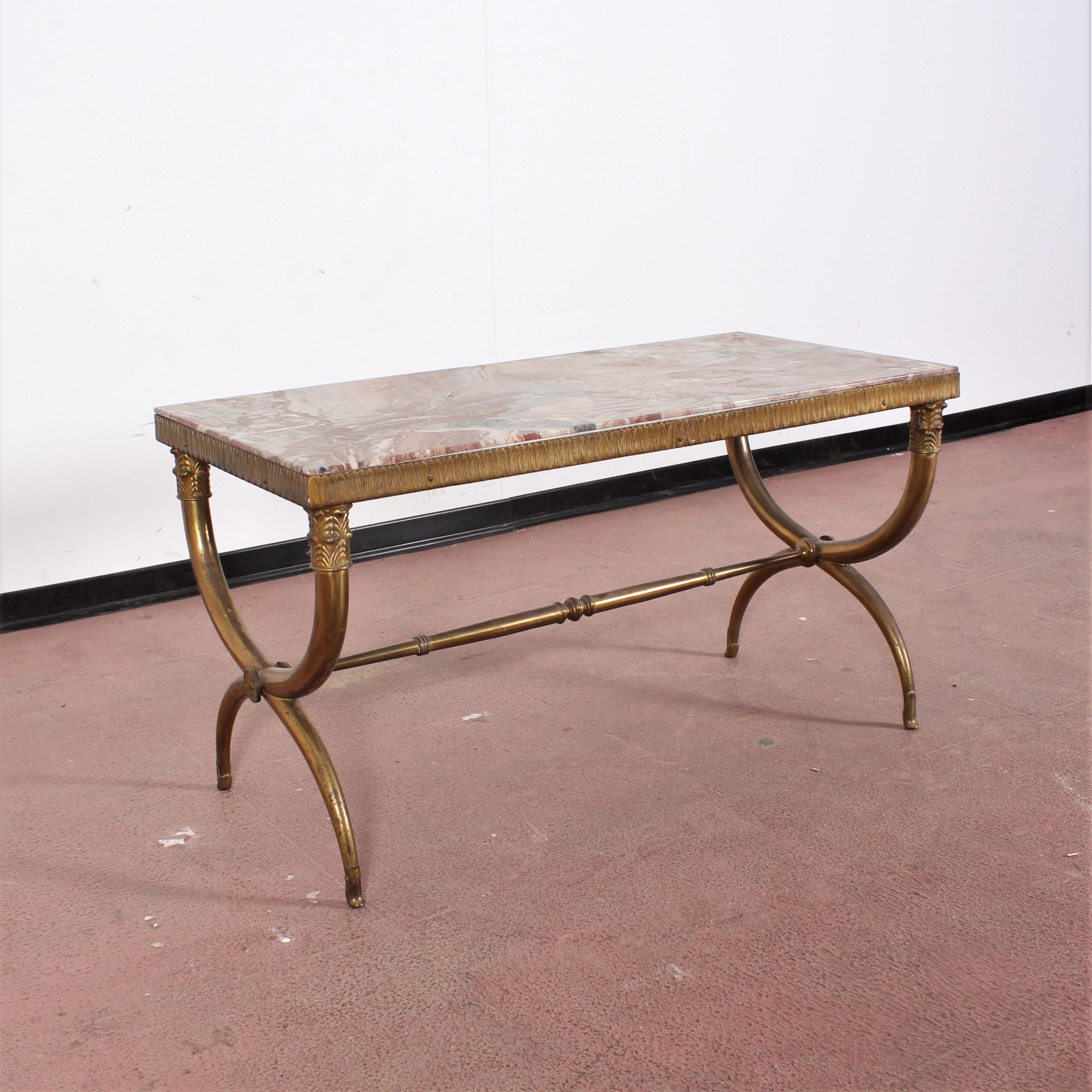 Elegant coffee table made of curved solid brass with colored marble top. Attributed to Paolo Buffa, Italian production of the 1950s.
Wear consistent with age and use.