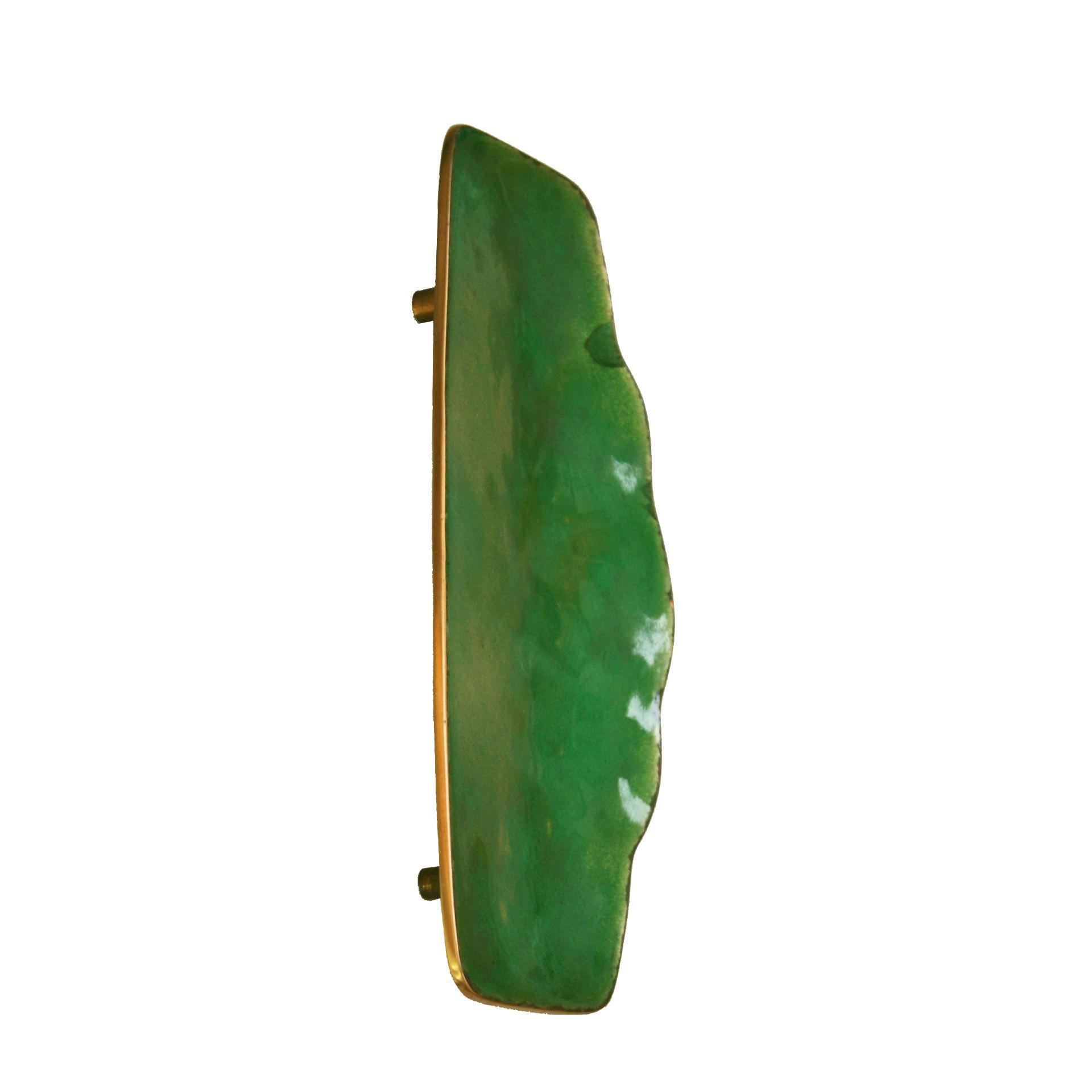 Mid-Century Modern iconic Italian door handle by the enameller and painter Paolo de Poli (1905–1996) in collaboration with Gio Ponti. Made of green enameled copper and brass, circa 1960.

 