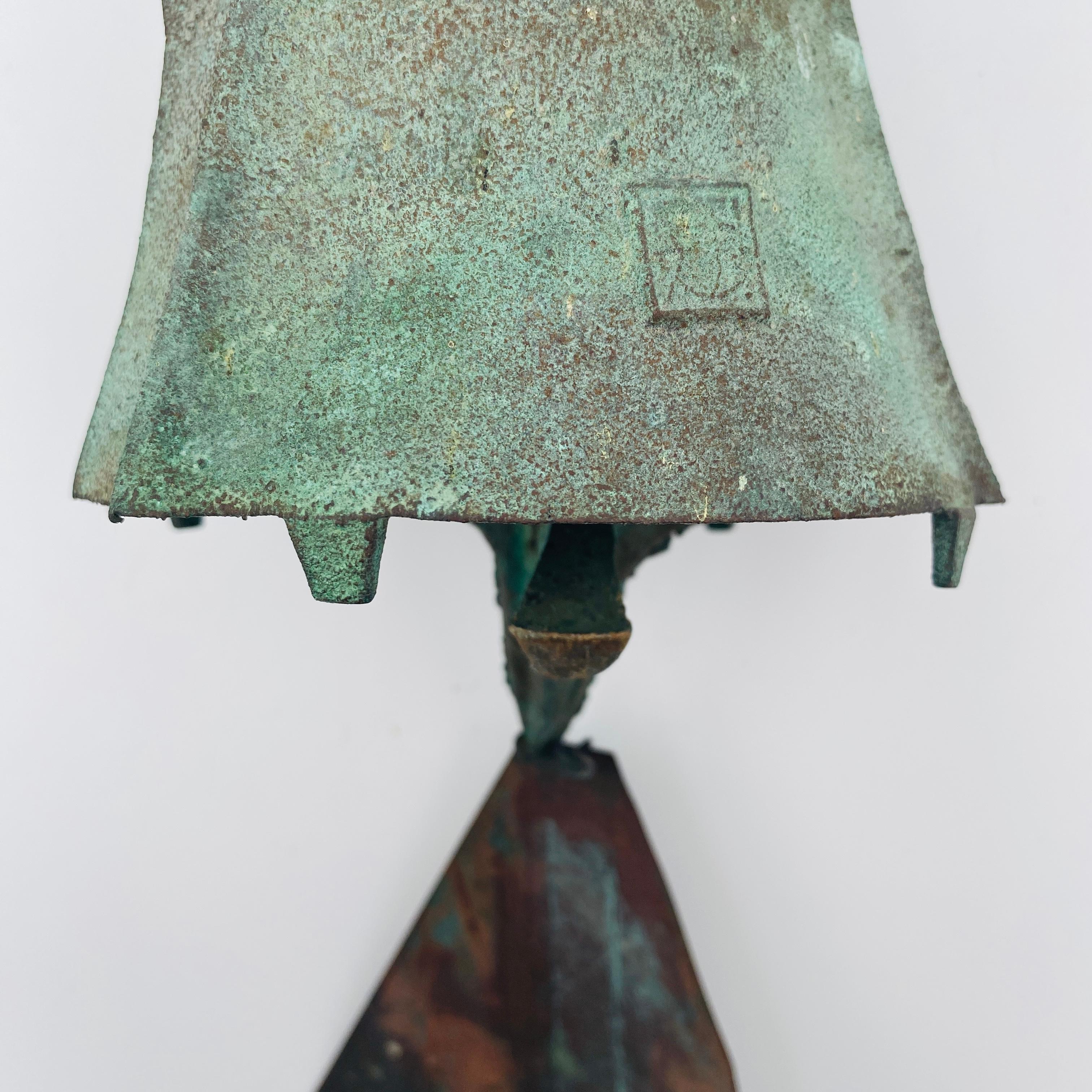 Campana de viento de bronce de mediados de siglo Paolo Soleri Años 60 Vaciado en venta