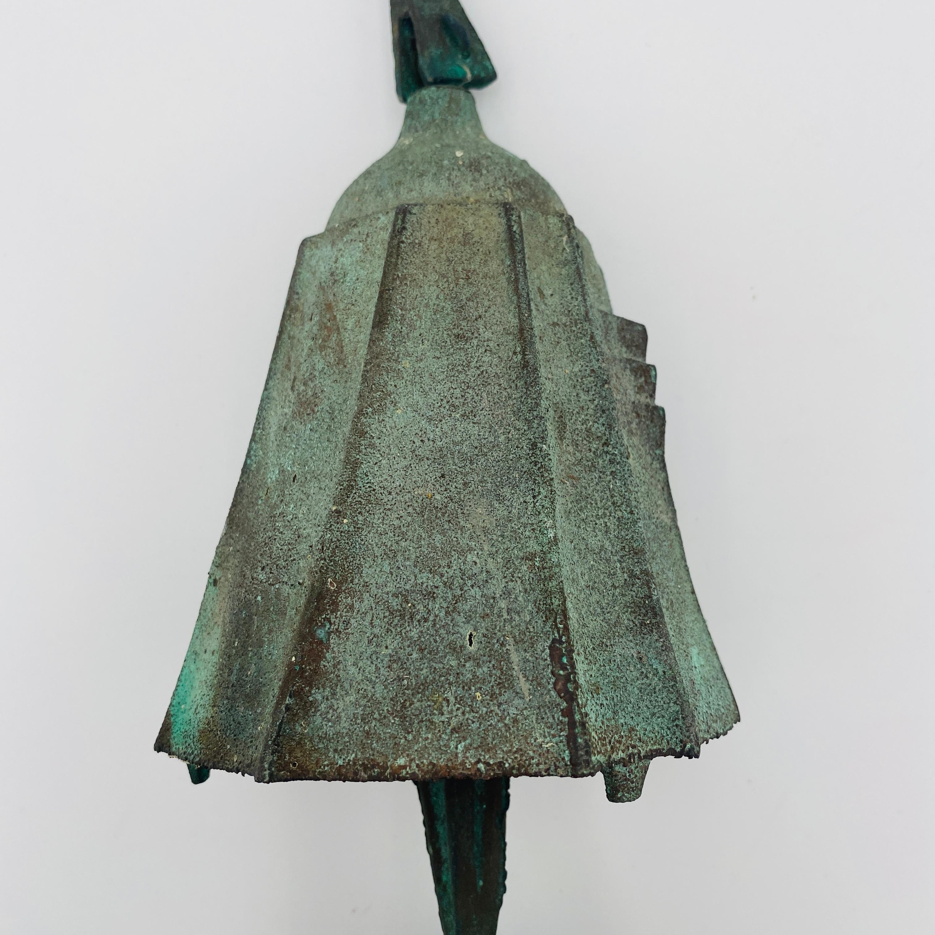 Campana de viento de bronce de mediados de siglo Paolo Soleri Años 60 siglo XX en venta
