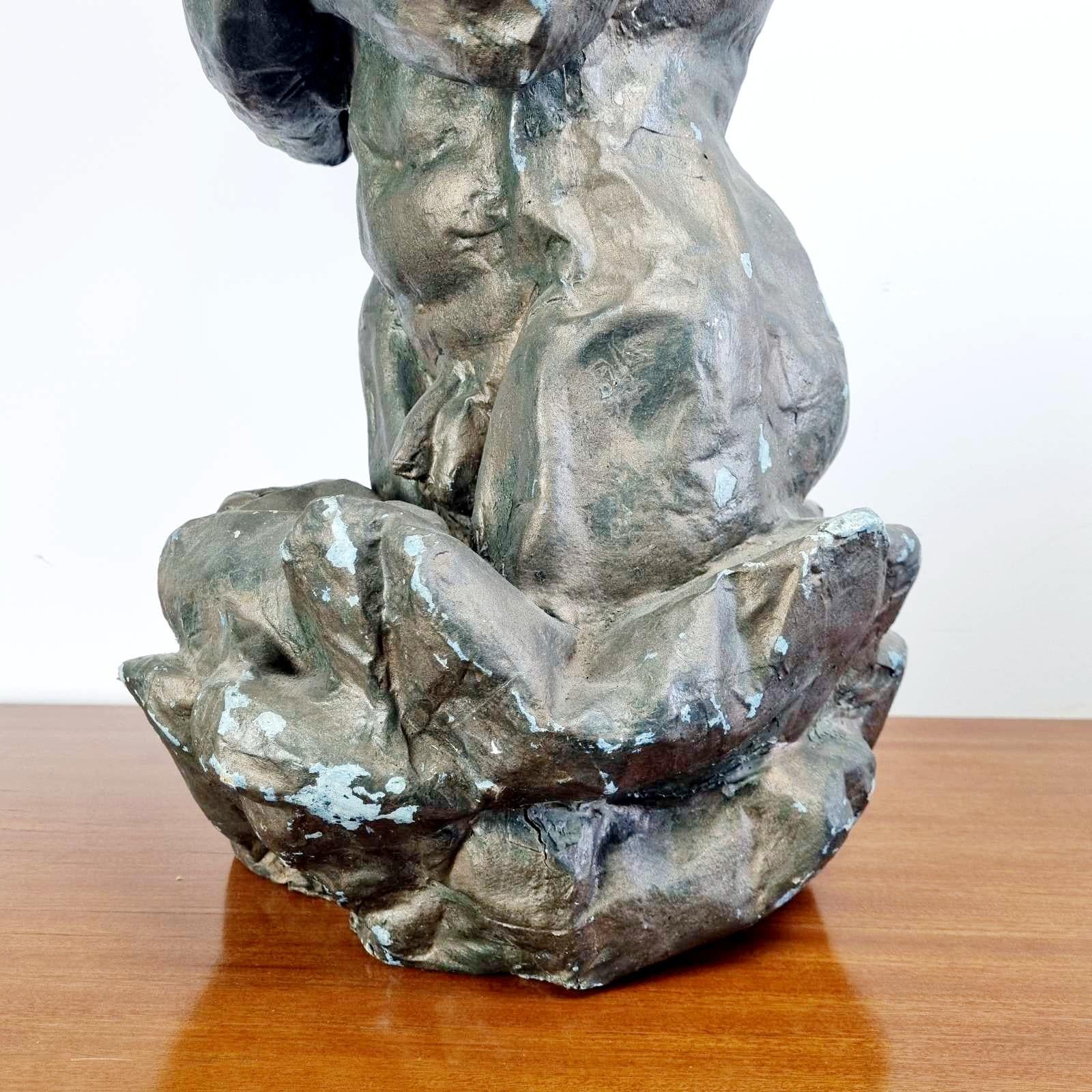 Sculpture de torse d'homme en papier mâché, France années 60 en vente 3
