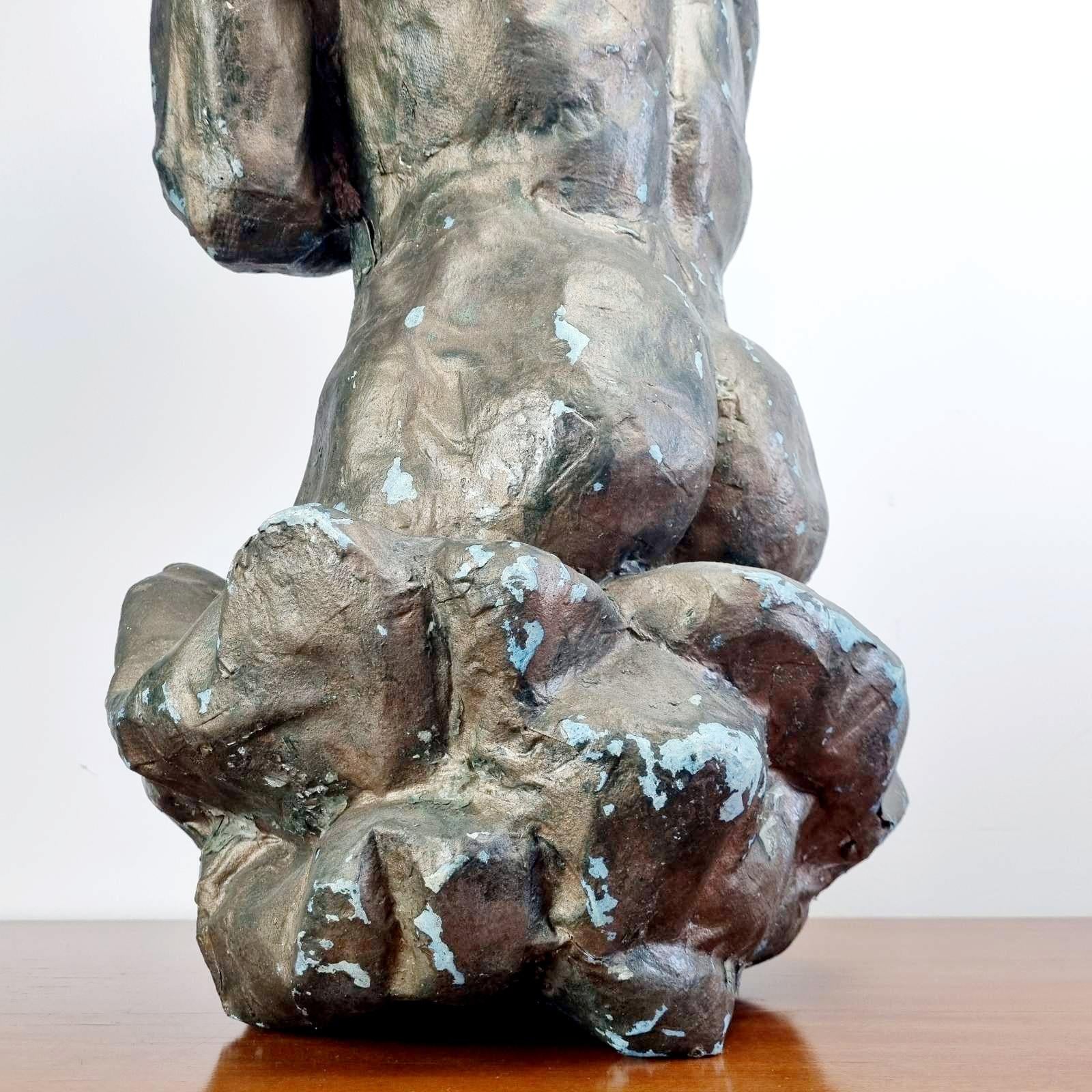 Français Sculpture de torse d'homme en papier mâché, France années 60 en vente