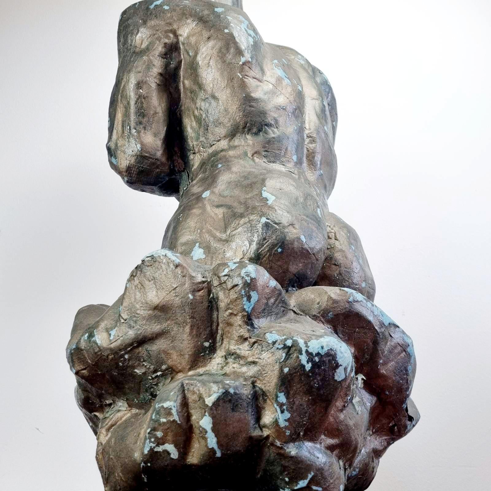 Sculpture de torse d'homme en papier mâché, France années 60 Bon état - En vente à Lucija, SI
