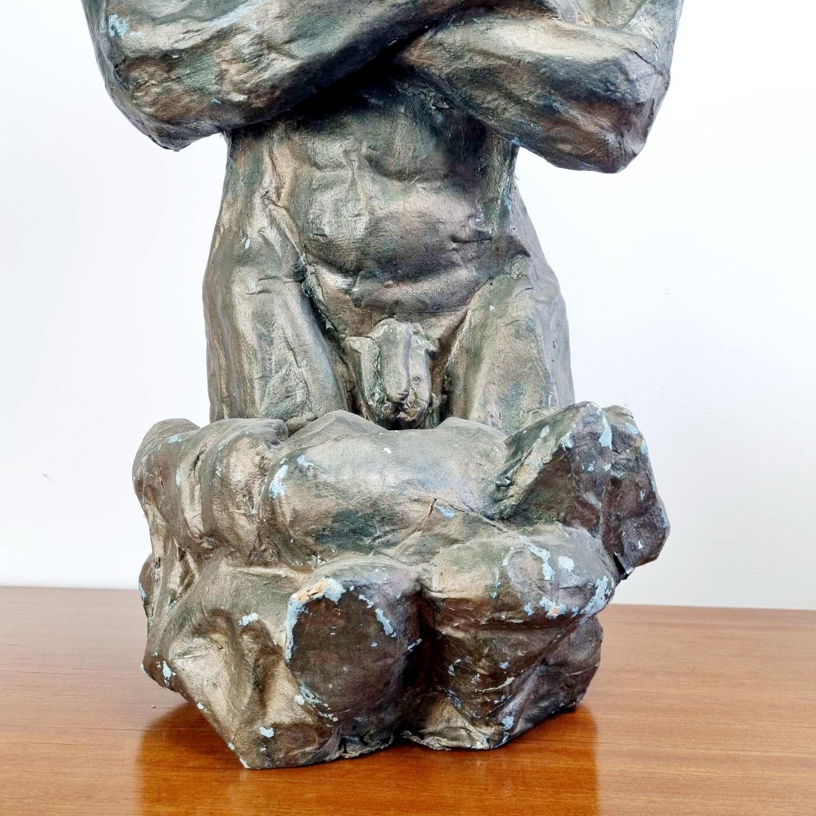 Sculpture de torse d'homme en papier mâché, France années 60 en vente 1