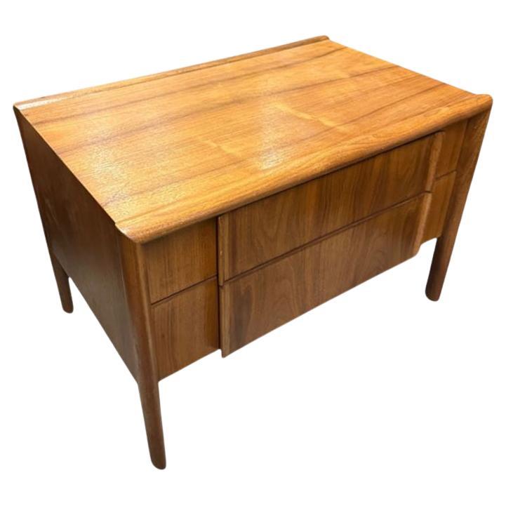 Mid Century Parallel End Table Nightstand by Barney Flagg For Drexel For Sale