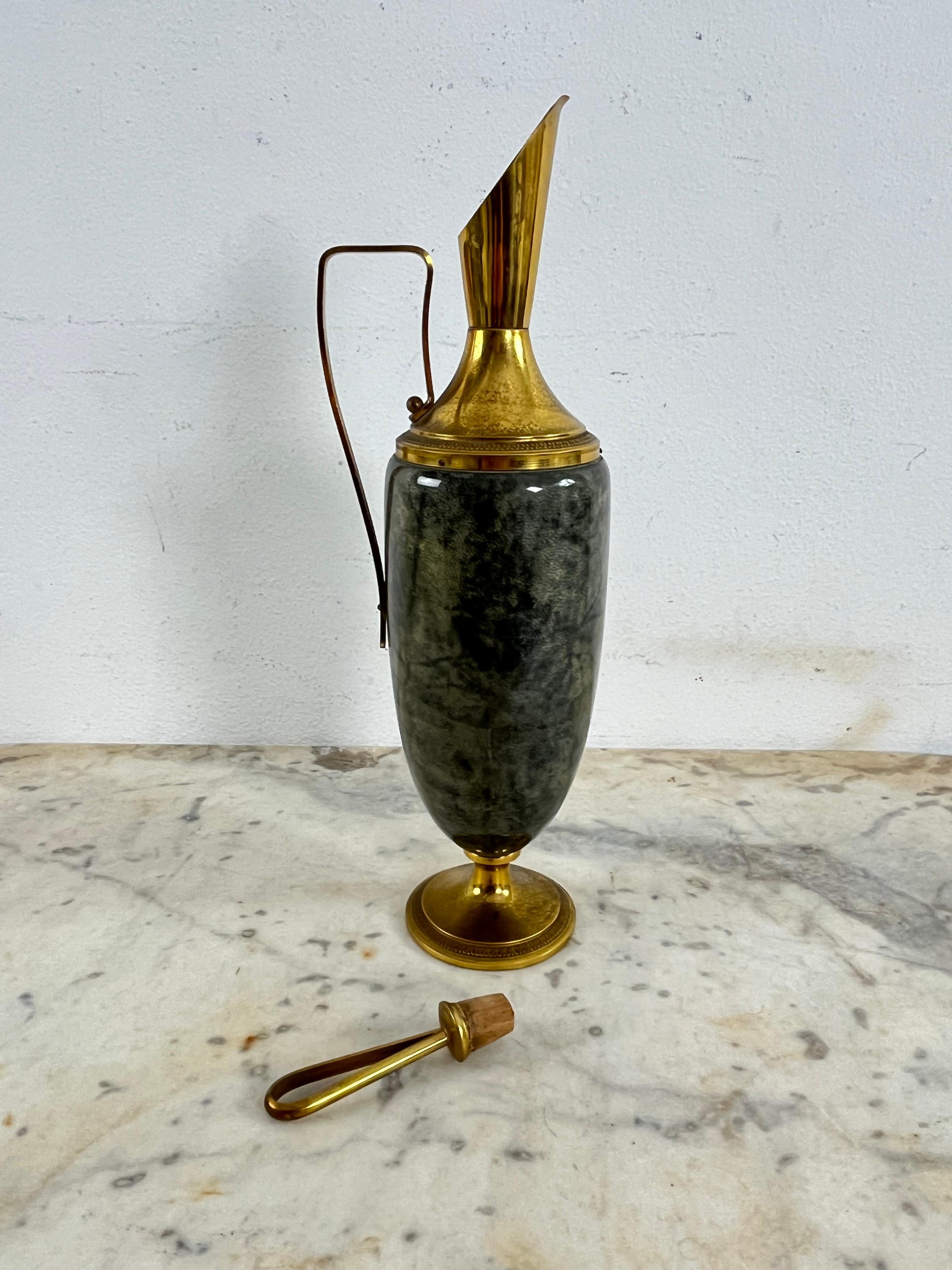 Pichet en parchemin et laiton du milieu du siècle par Aldo Tura, années 1950 en vente 1