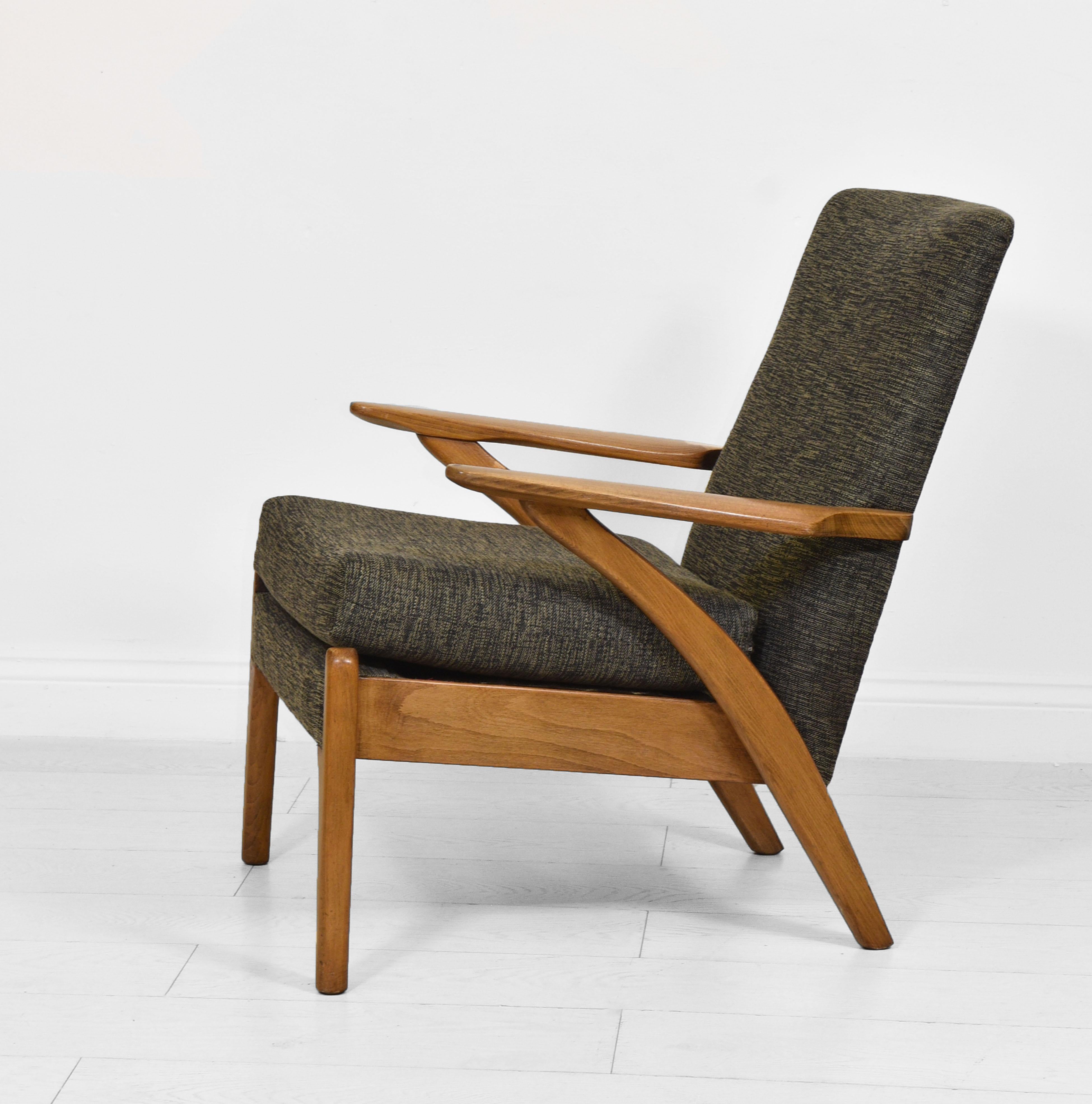Mid Century Parker Knoll Armchair 900/6 In Good Condition In Norwich, GB
