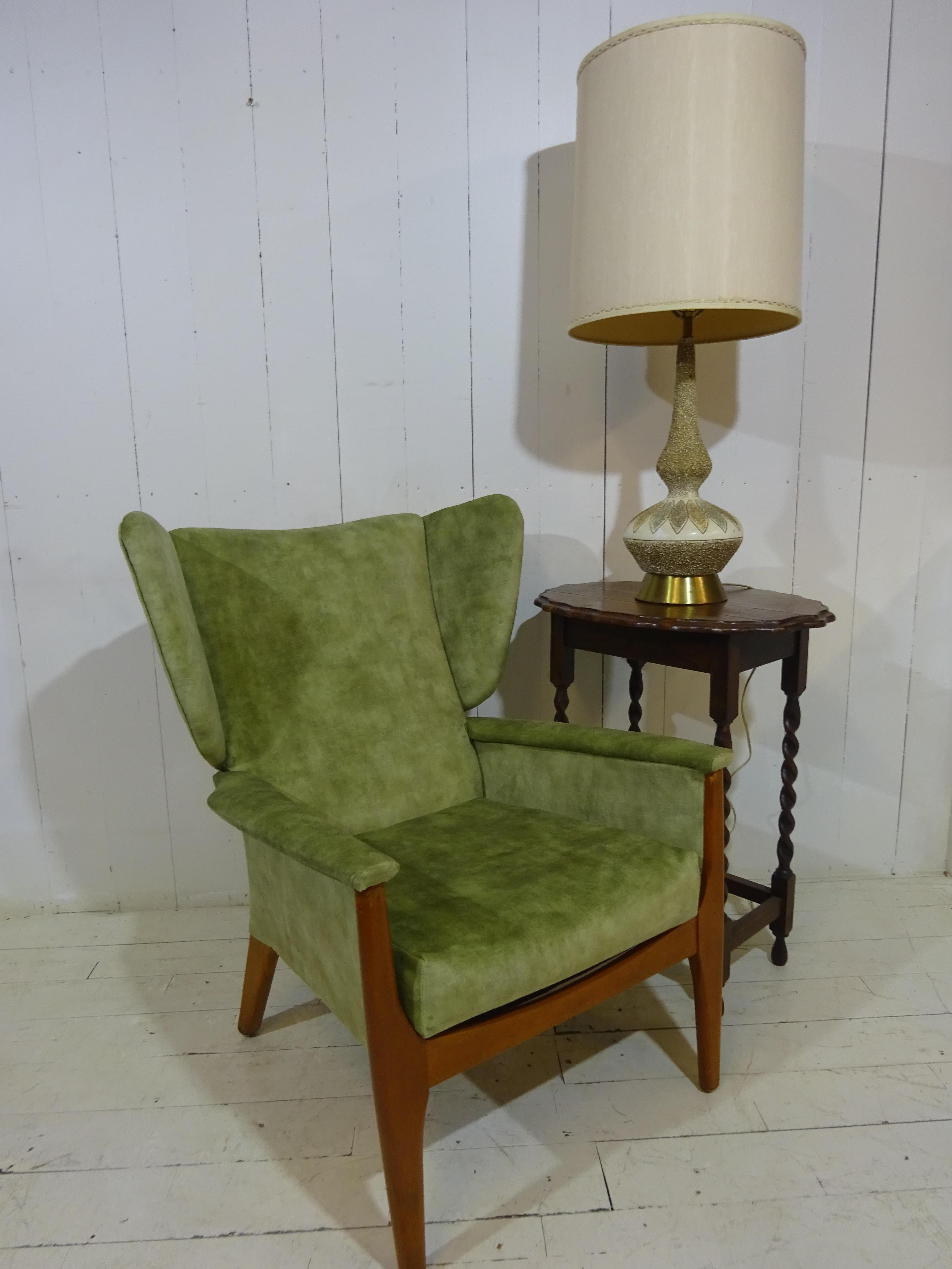 Wingback armchair

Superb chair from British manufacturers Parker Knoll, this is the famous PK 988 model. 

Parker Knoll is a British furniture manufacturing company, formed in 1931 by British furniture manufacturer Frederick Parker and Willi
