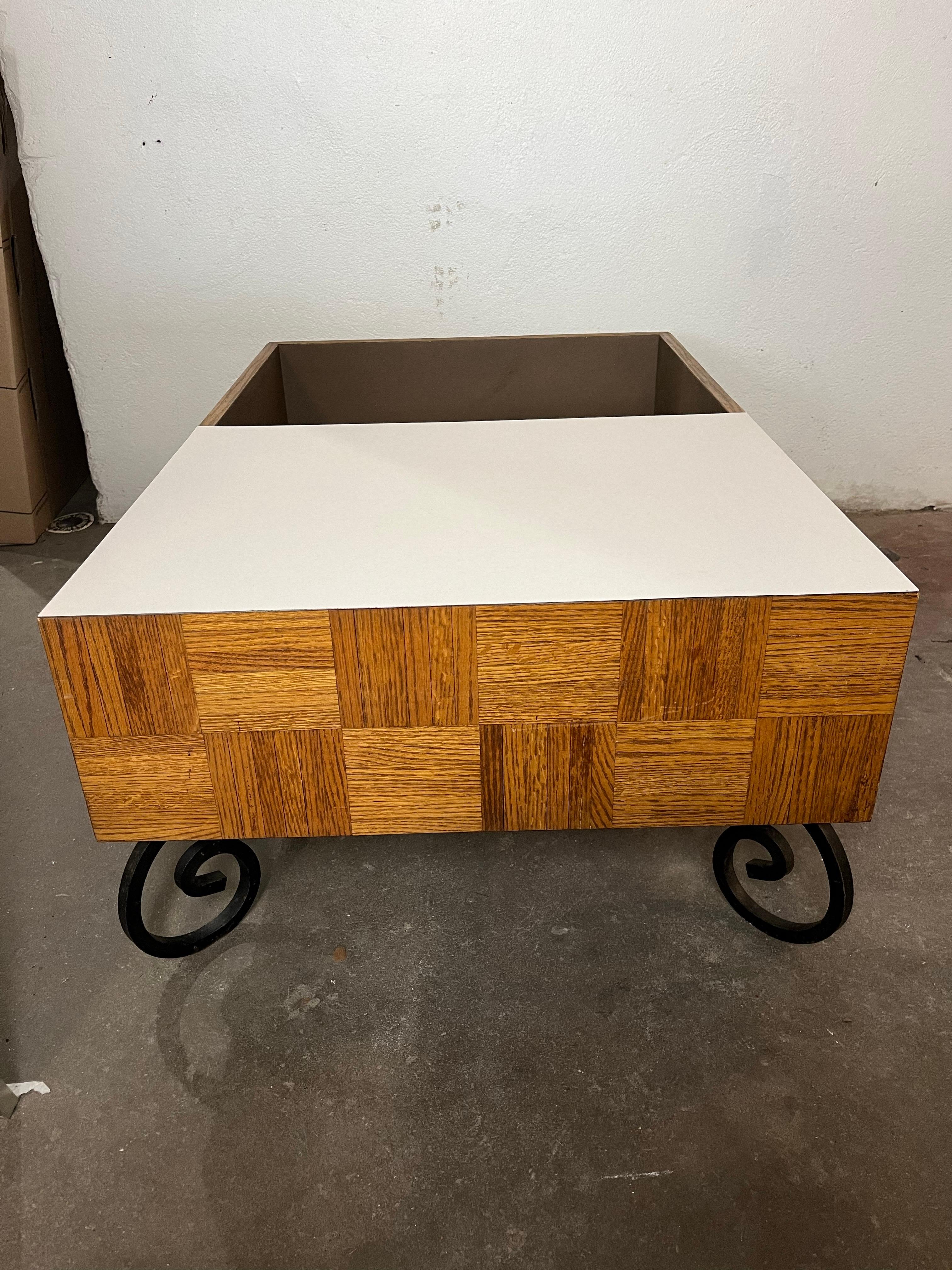 Américain Table basse du milieu du siècle en Oak Oak et Formica en vente