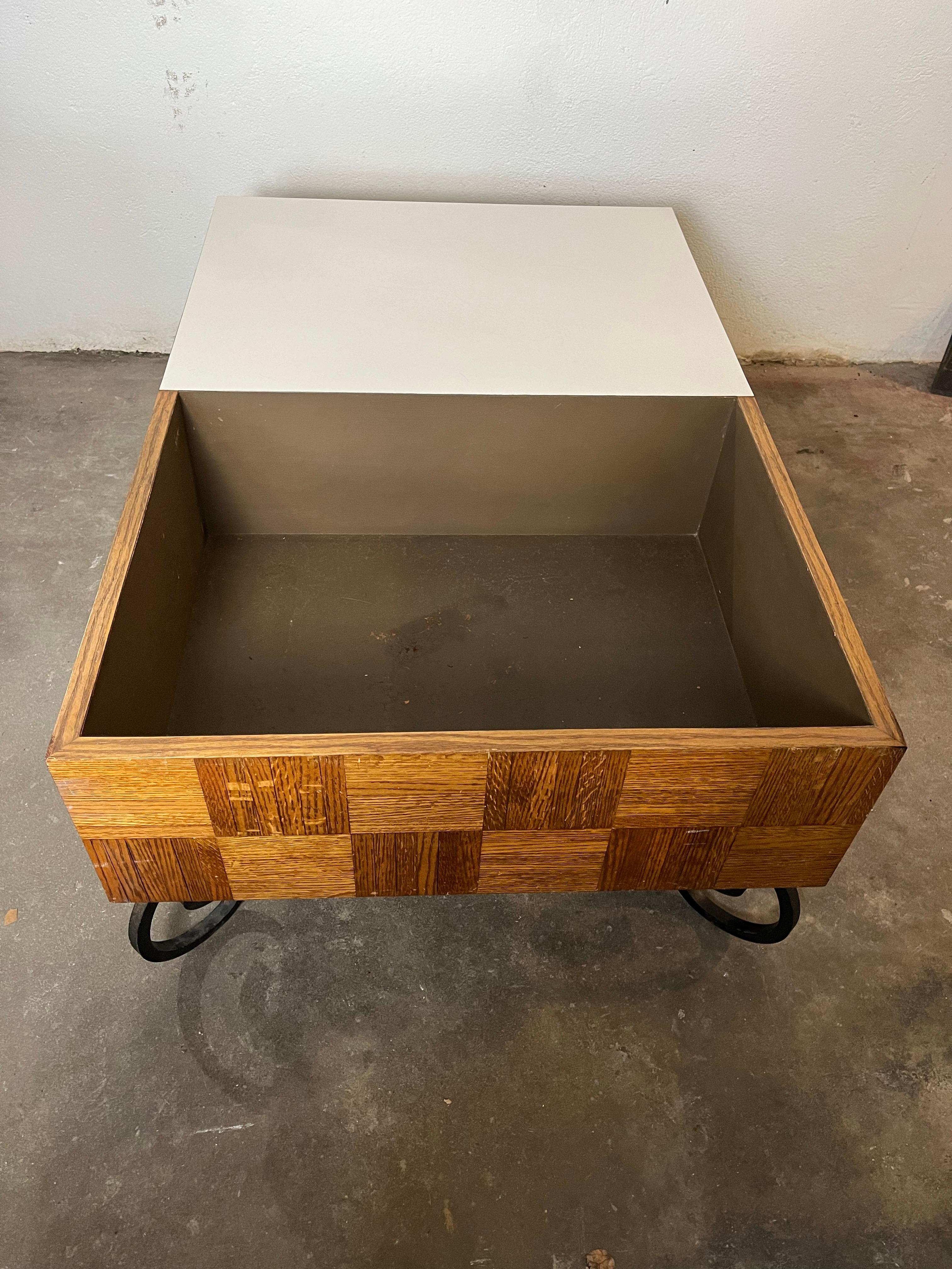 20ième siècle Table basse du milieu du siècle en Oak Oak et Formica en vente