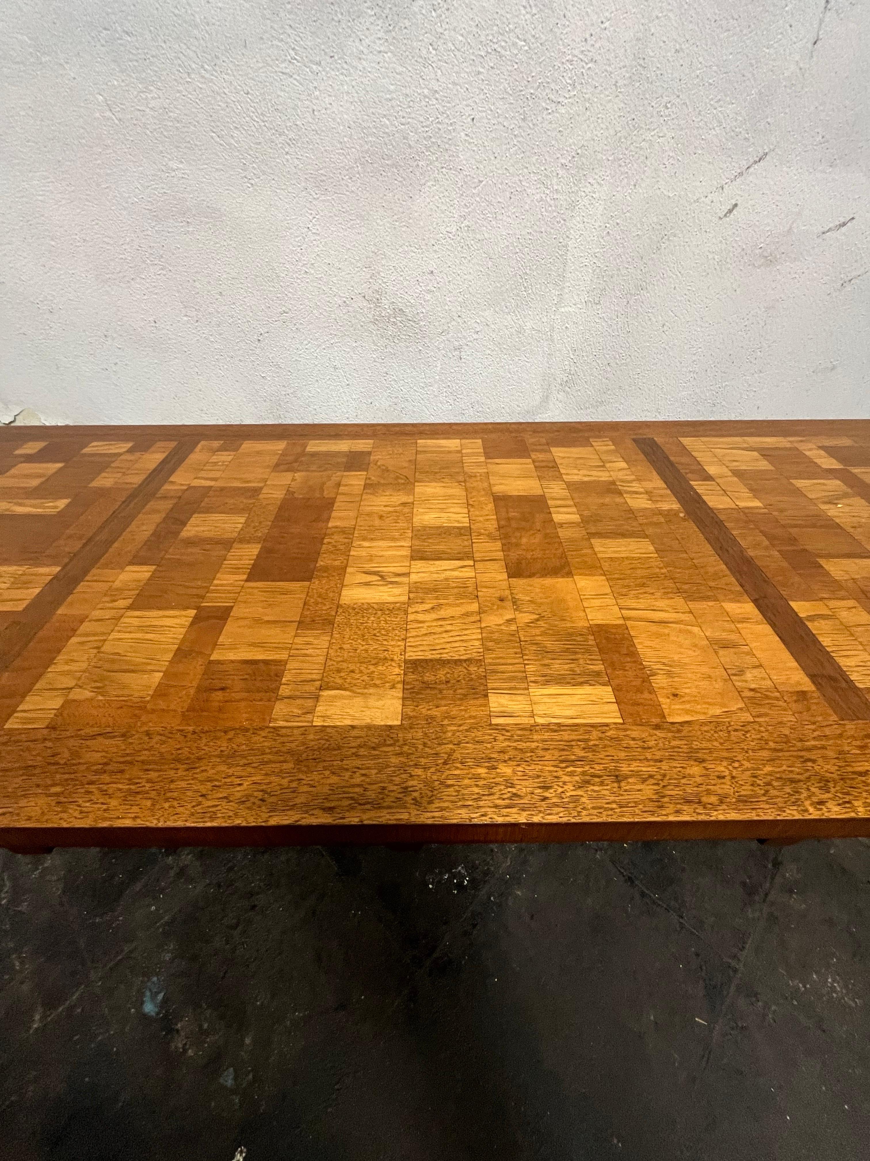 Mid Century Parkett Couchtisch Faux Bamboo Akzent (amerikanisch) im Angebot