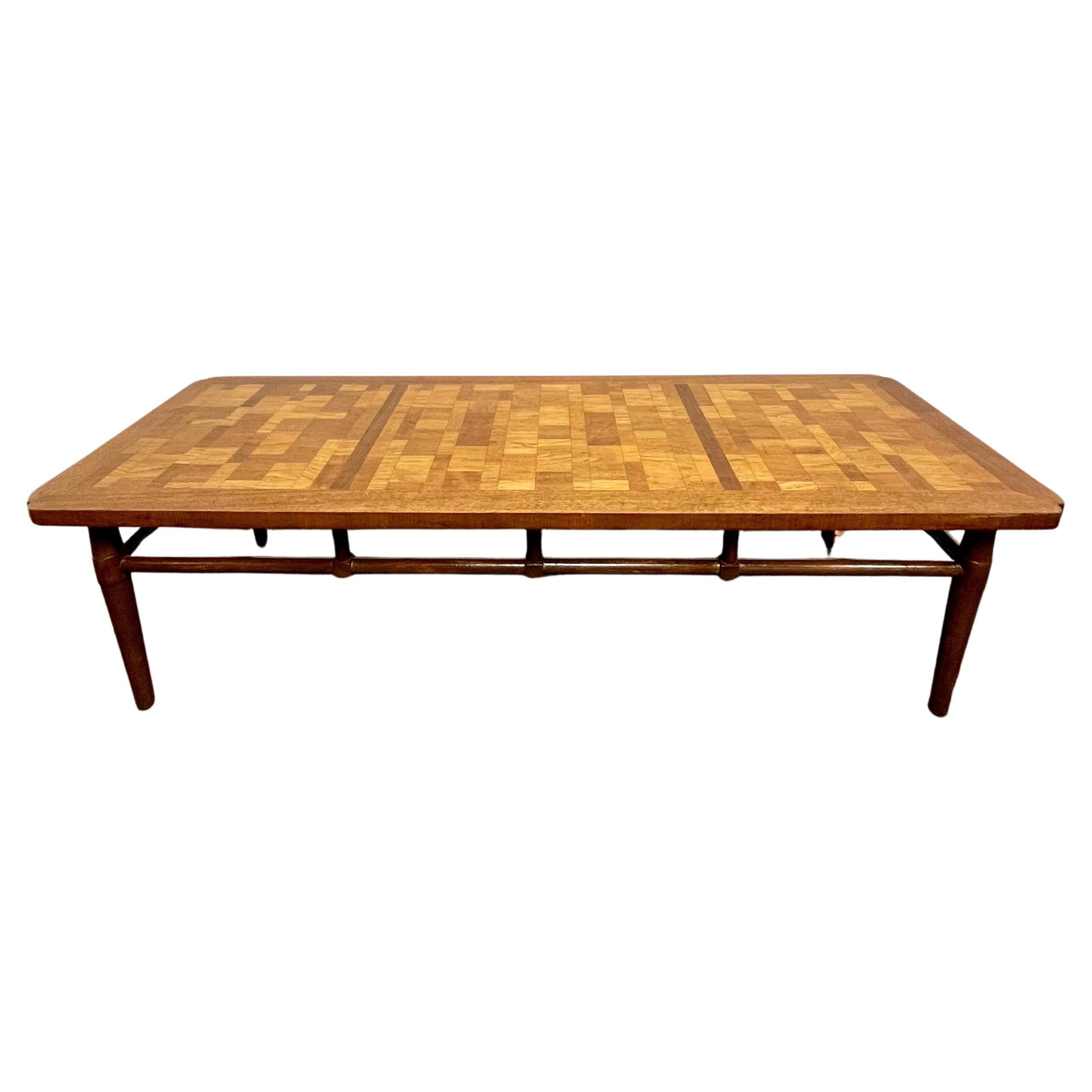 Mid Century Parkett Couchtisch Faux Bamboo Akzent im Angebot