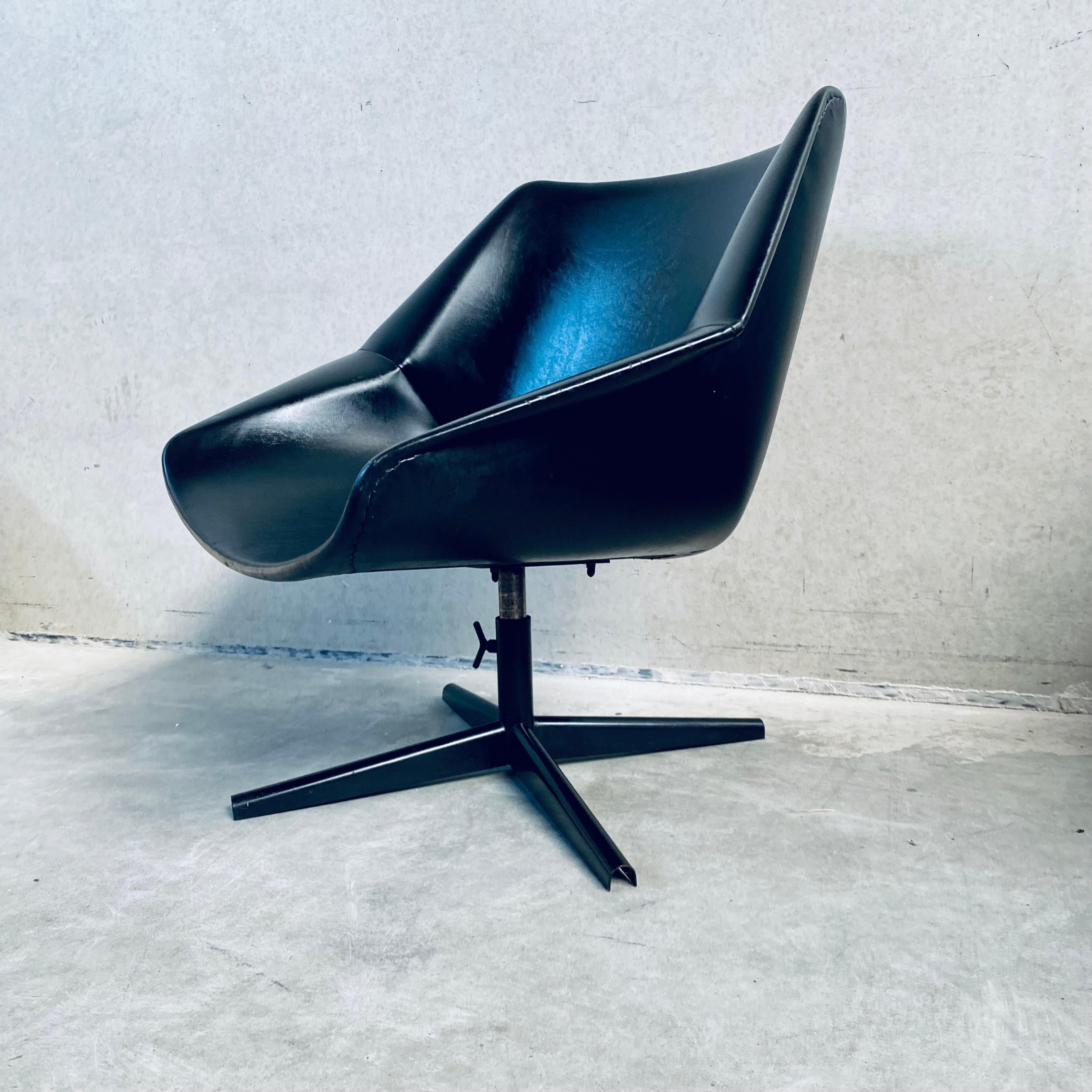 Mid-Century PASTOE FM08 Swiffle Chair von Cees Braakman, Niederlande 1959 (Moderne der Mitte des Jahrhunderts) im Angebot