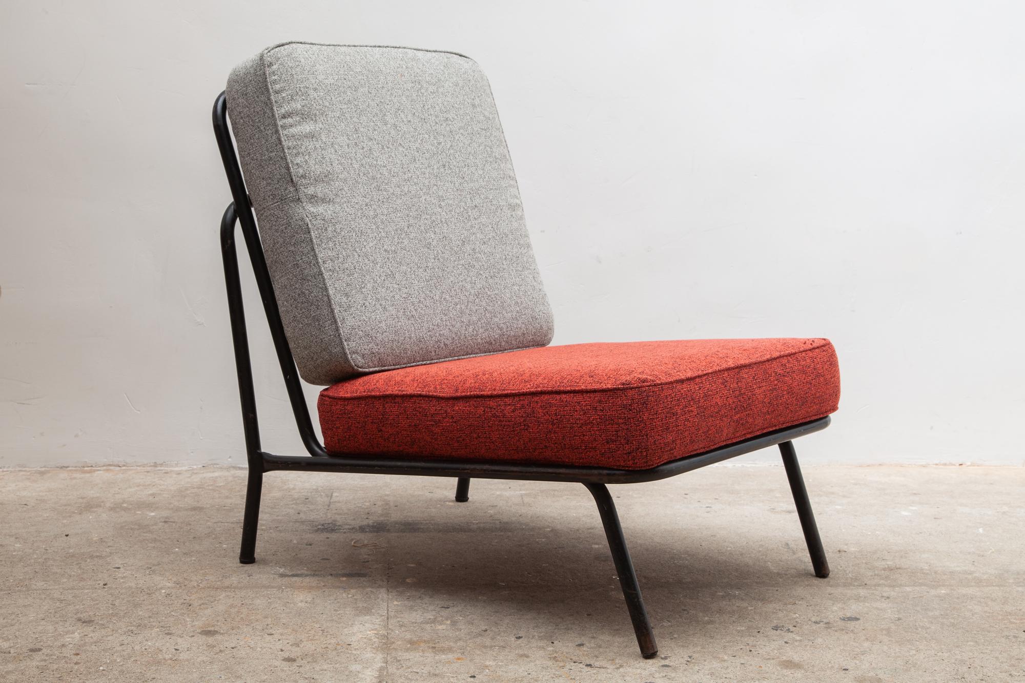 Unknown prototype lounge chair designed in style by Willy Van Der Meeren, Tubax Belgium Design 1960s.
Black metal tube frames with springs. Contrasting red and grey cushions, perfect for a terrace or patio and indoor.
Measures: 53 W x 72 H x 72