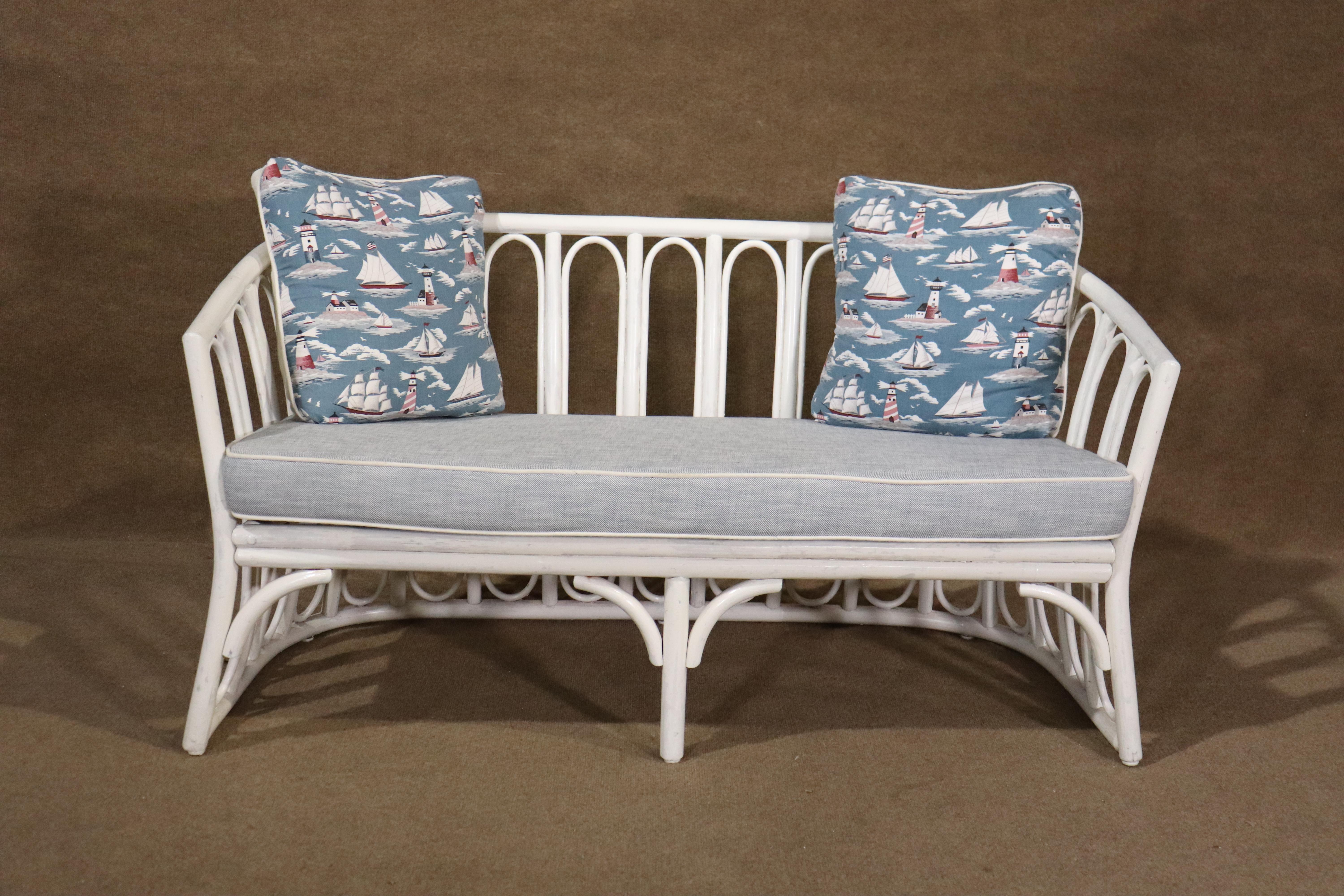 White painted rattan patio sofa set with cushions. Attractive scallop shaped backs with beach style pillows. Great for covered patio or backyard.
sofa: 28h, 53w, 27d
chairs: 28h, 25w, 26d
Please confirm location NY or NJ