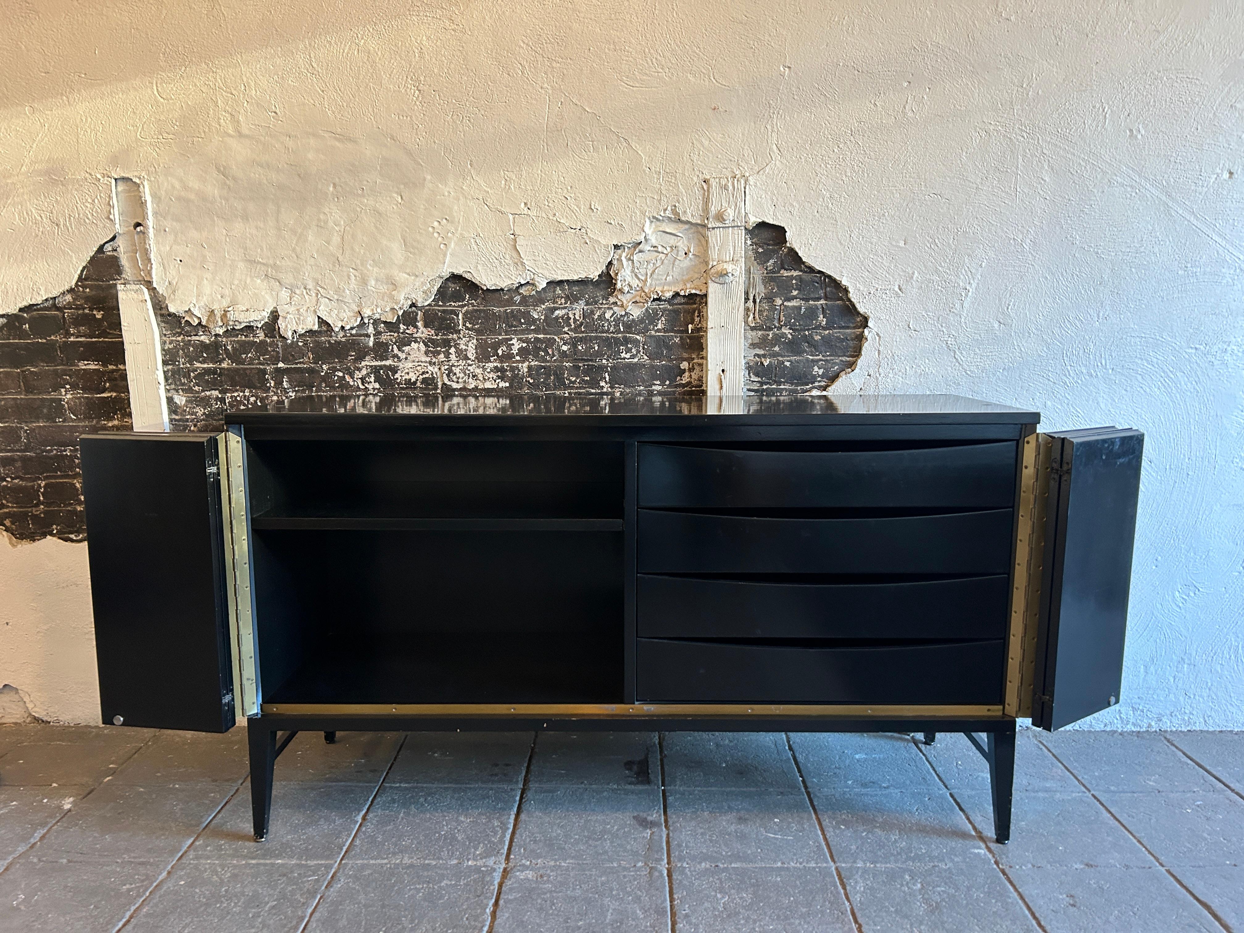 Mid century Paul McCobb Calvin Credenza Brass Black Lacquer with top unit For Sale 4