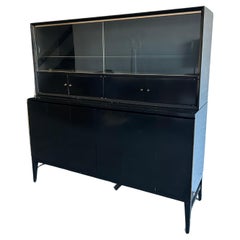 Credenza Calvin de mediados de siglo Paul McCobb Laca Negra Latón con mueble superior