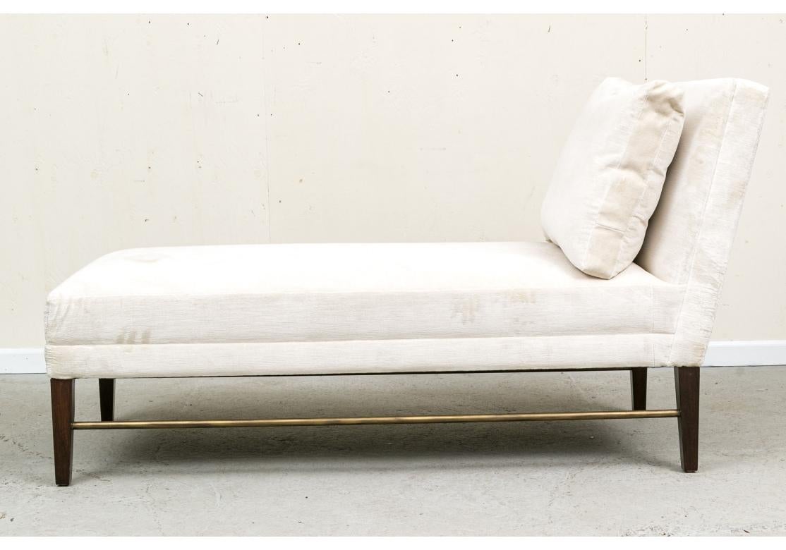 Dorato Chaise di metà secolo di Paul McCobb con tappezzeria personalizzata in vendita