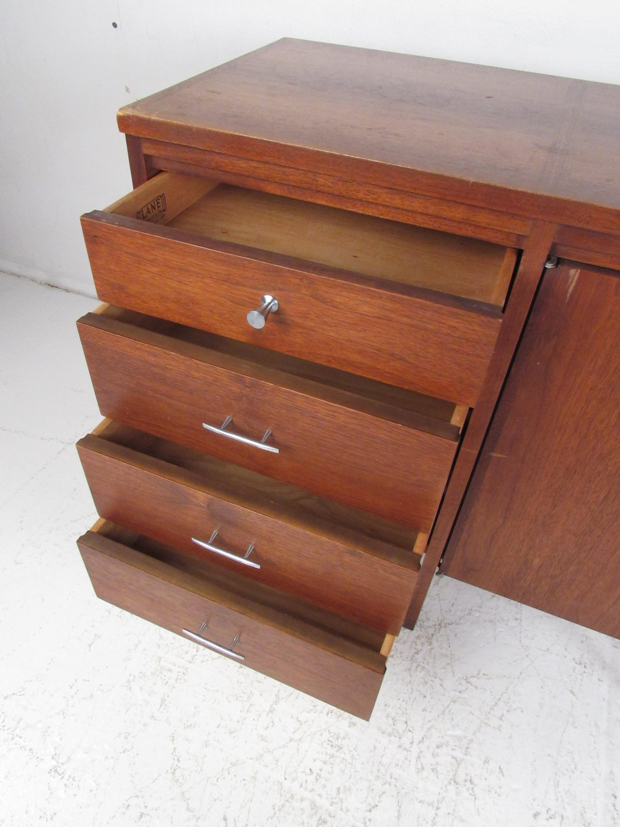 Paul McCobb designed Dresser for Lane Furniture In Good Condition For Sale In Brooklyn, NY