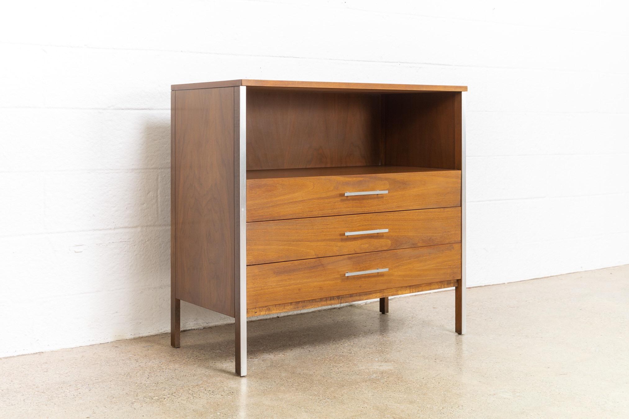 American Midcentury Paul McCobb Linear Group for Calvin Chest of Drawers, 1950s For Sale