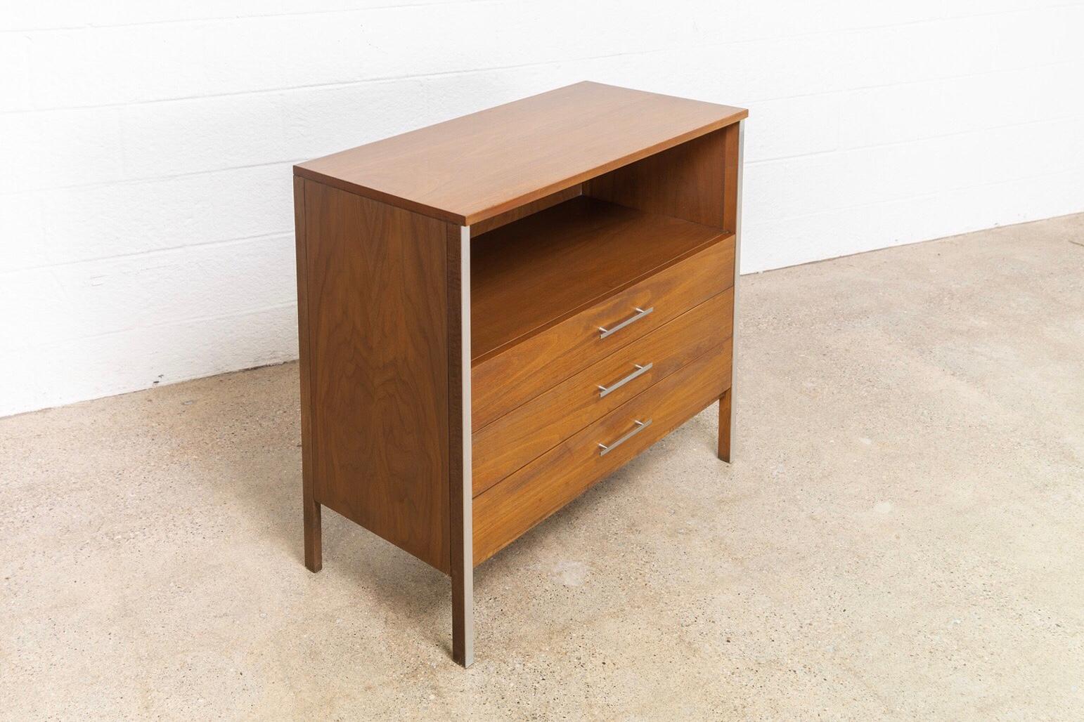 Midcentury Paul McCobb Linear Group for Calvin Chest of Drawers, 1950s In Good Condition For Sale In Detroit, MI