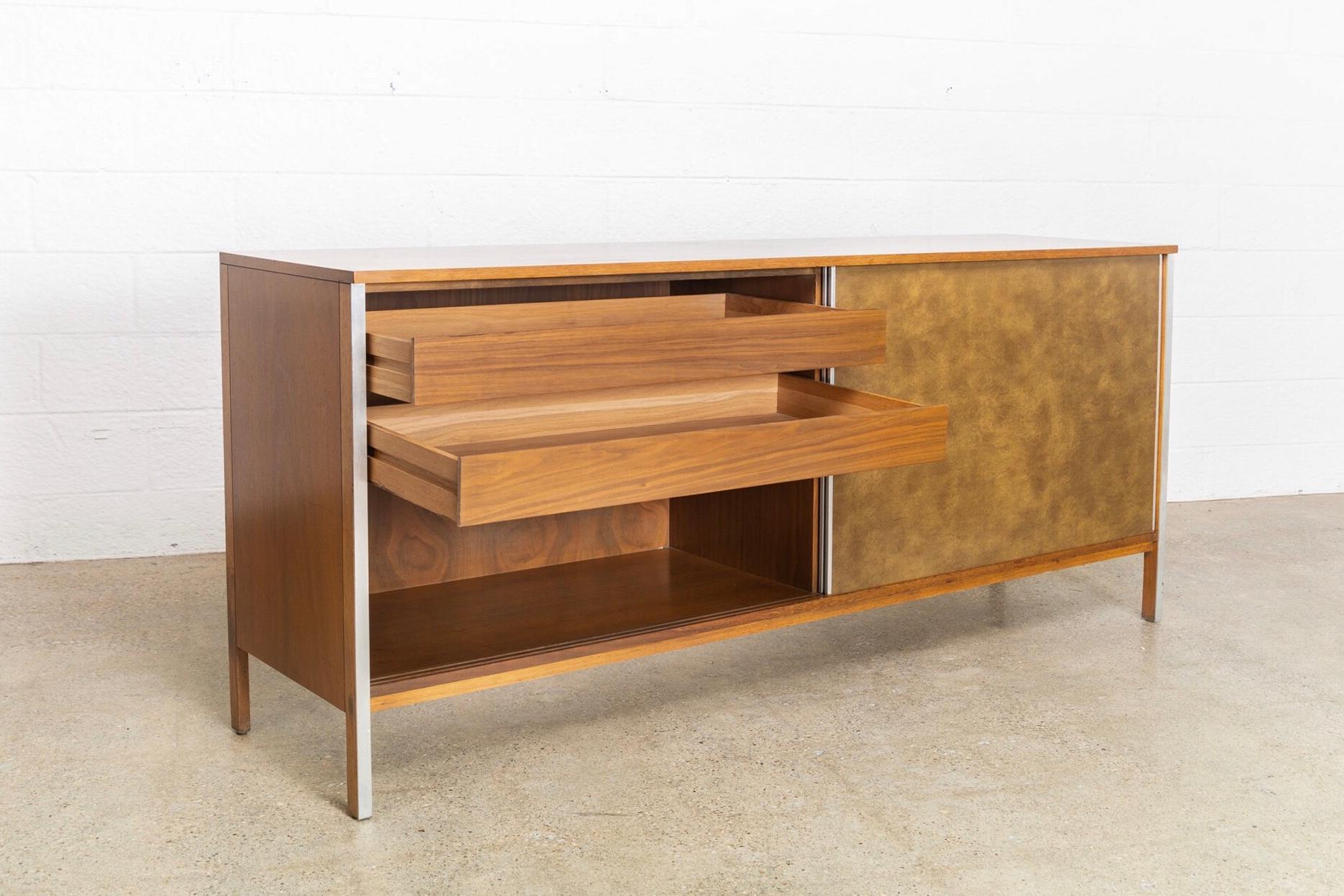 Midcentury Paul McCobb Linear Group for Calvin Credenza Cabinet, 1960s (Mitte des 20. Jahrhunderts)