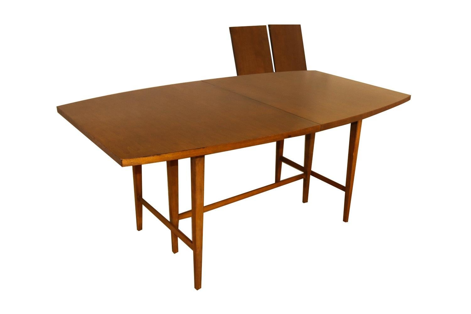 1950s Paul McCobb Mid-Century Modern dining table. A stunning table designed by Paul McCobb for his Planner Group line manufactured by Winchendon Furniture of Winchester VA Original clean surface throughout, the rich maple makes the table visually