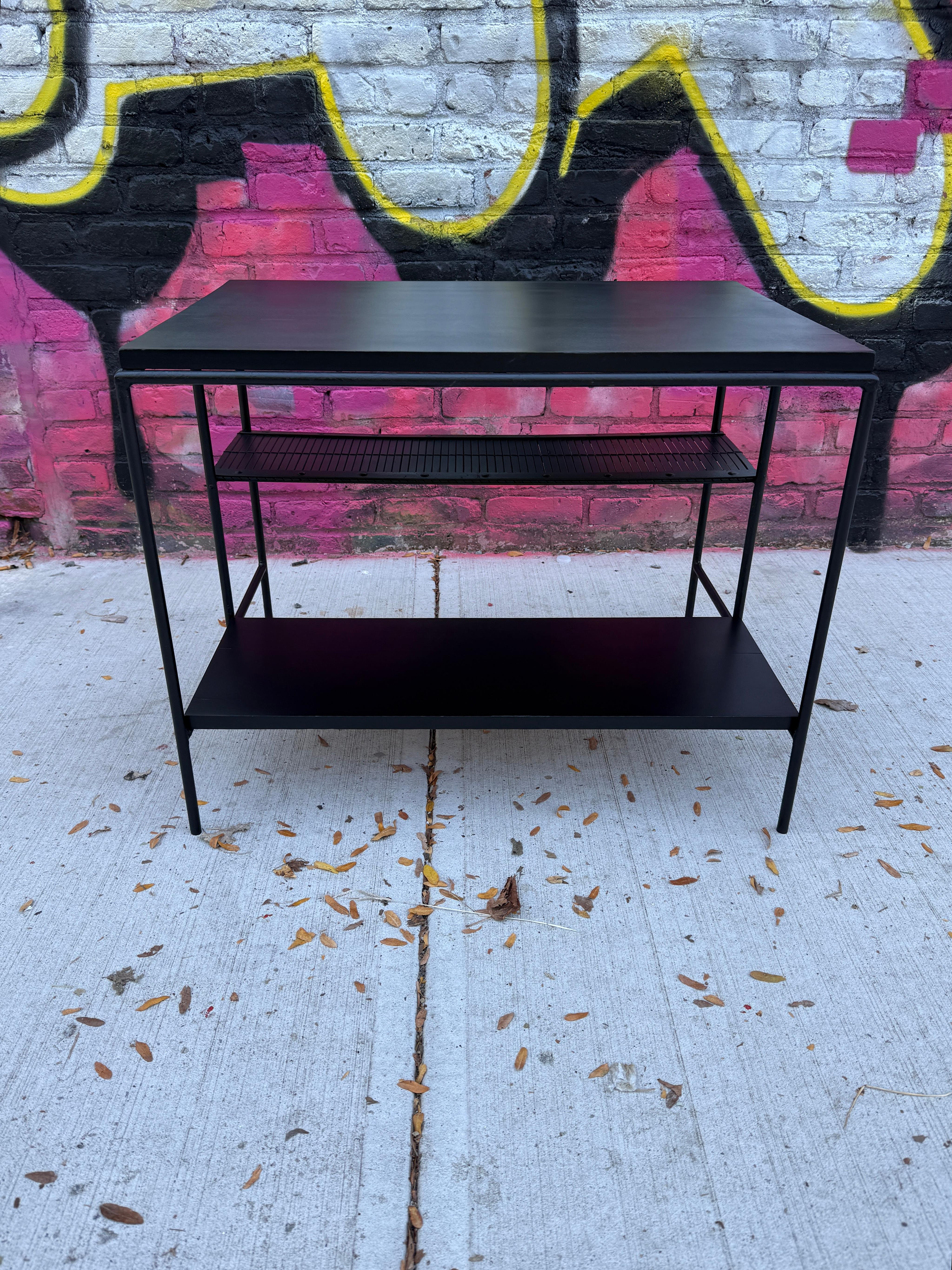 Mid-Century Modern Mid century Paul McCobb Planner Group Side Table 1578 Iron All Black en vente