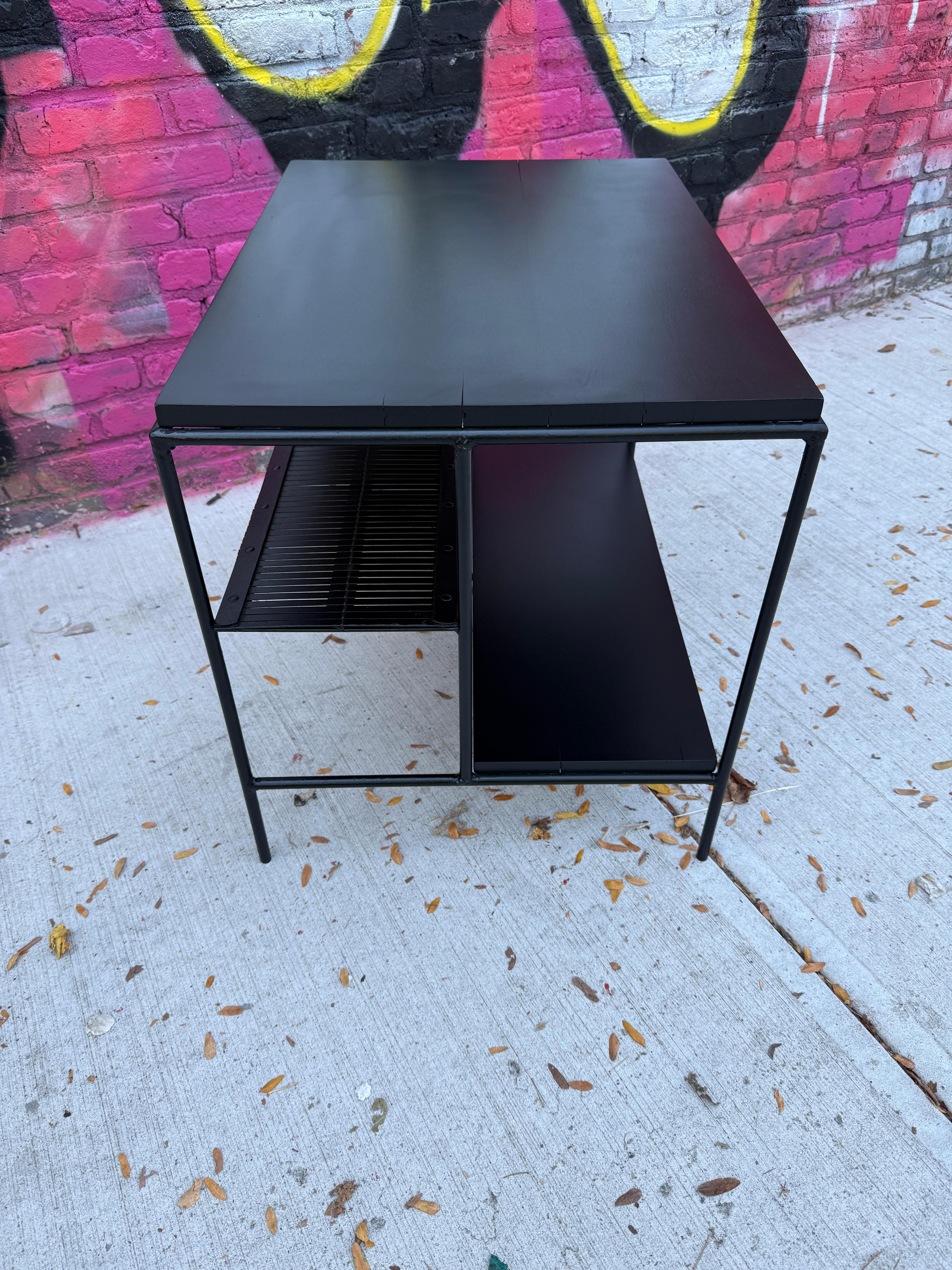 Mid century Paul McCobb Planner Group Side Table 1578 Iron All Black Bon état - En vente à Brooklyn, NY