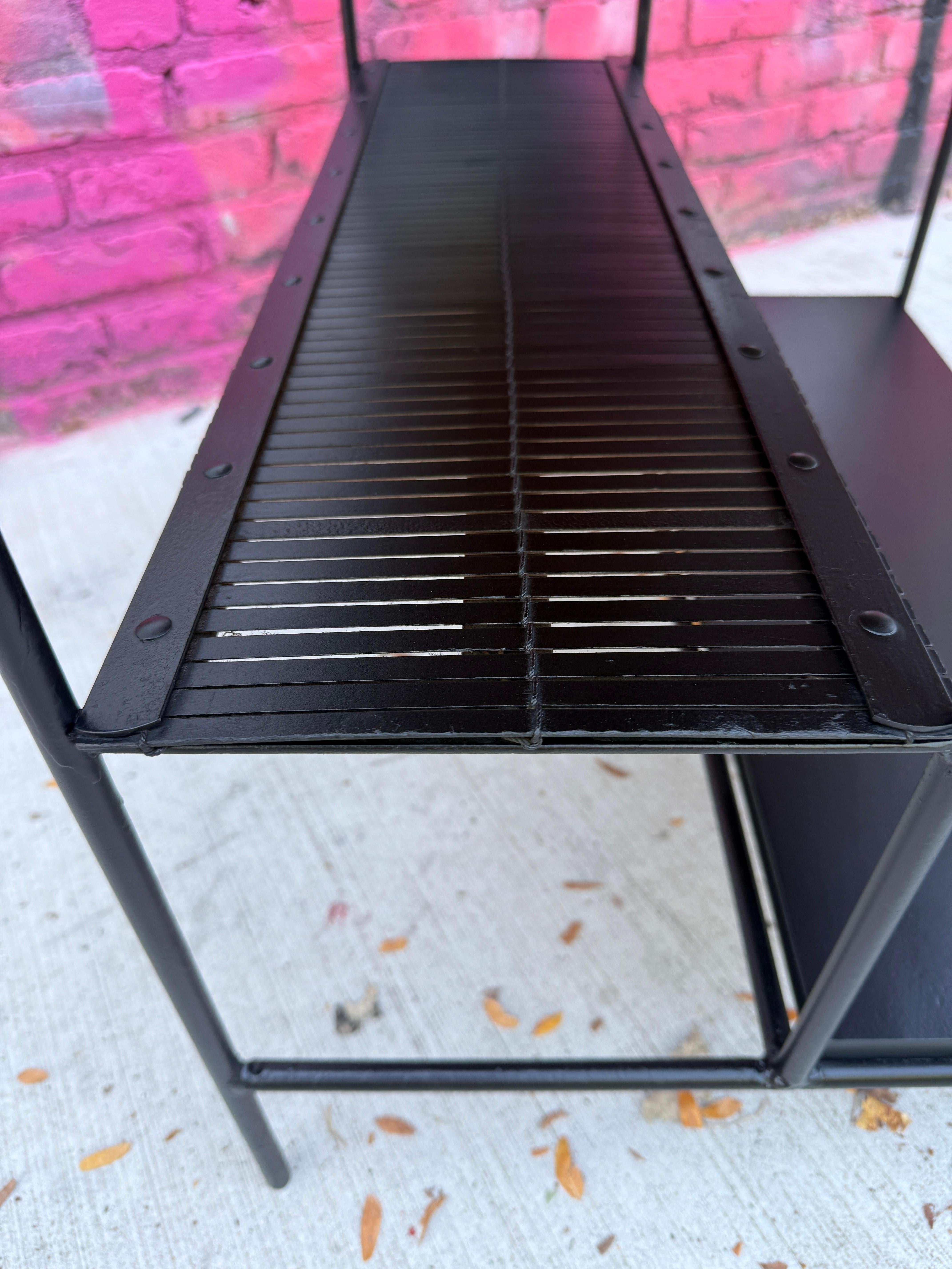 20ième siècle Mid century Paul McCobb Planner Group Side Table 1578 Iron All Black en vente