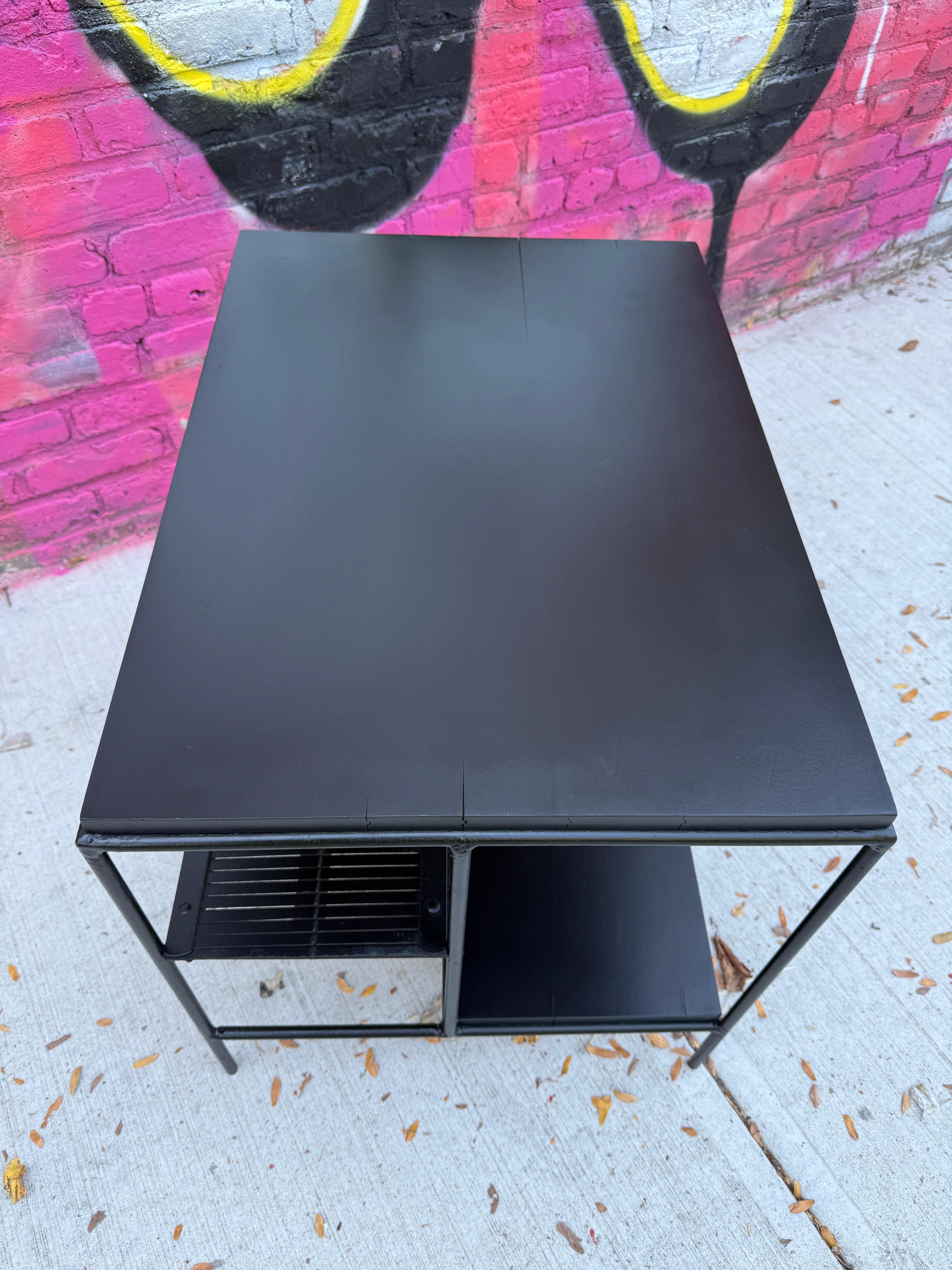 Mid century Paul McCobb Planner Group Side Table 1578 Iron All Black en vente 1