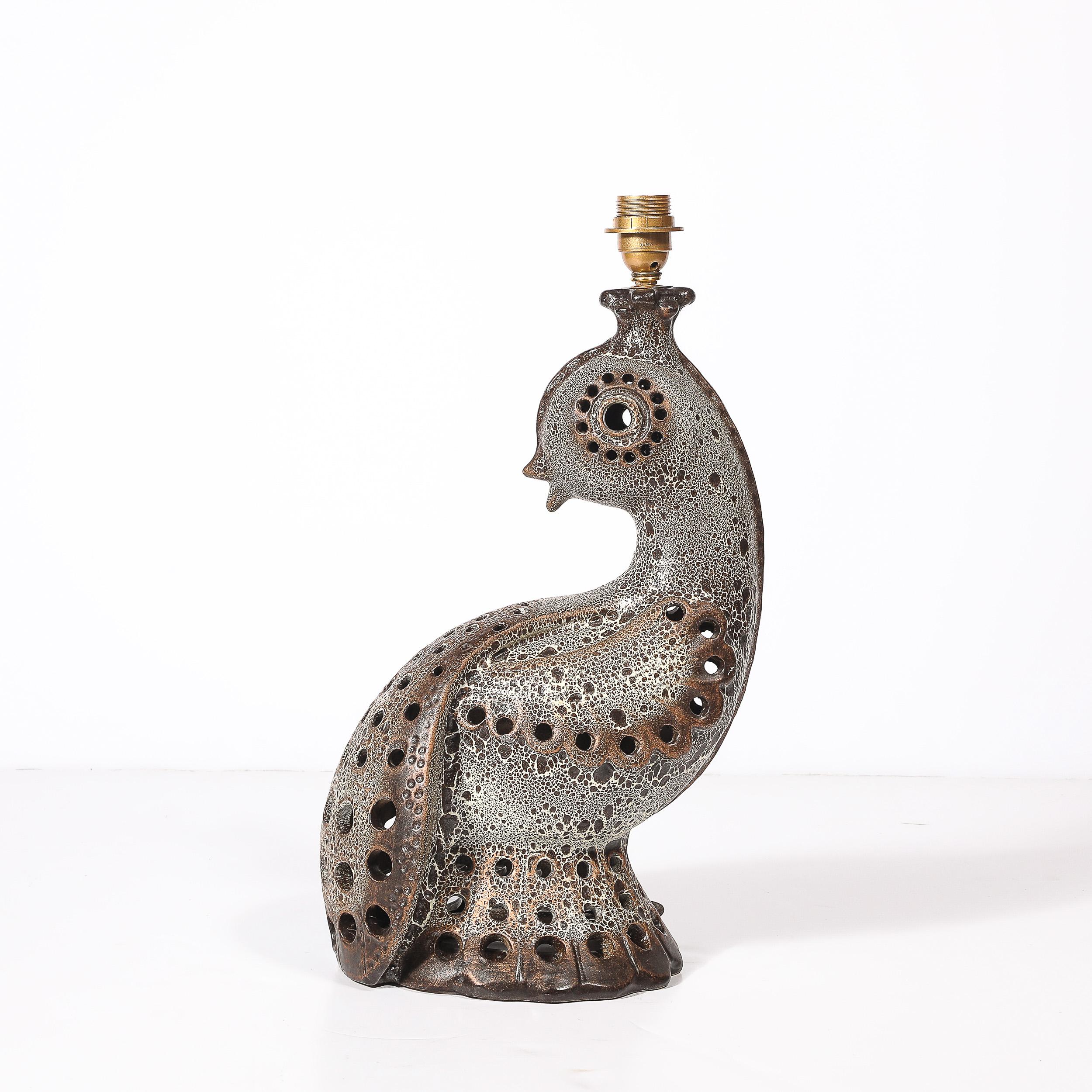 Mid-Century Peacock Table Lamp in Ceramic with Textural Gradient Umber Glaze In Excellent Condition For Sale In New York, NY