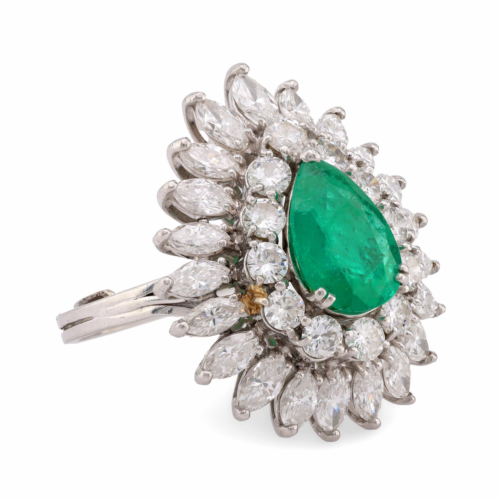 Mid Century Birne Form Smaragd Diamant 14K Weißgold Cocktail Ring (Moderne)