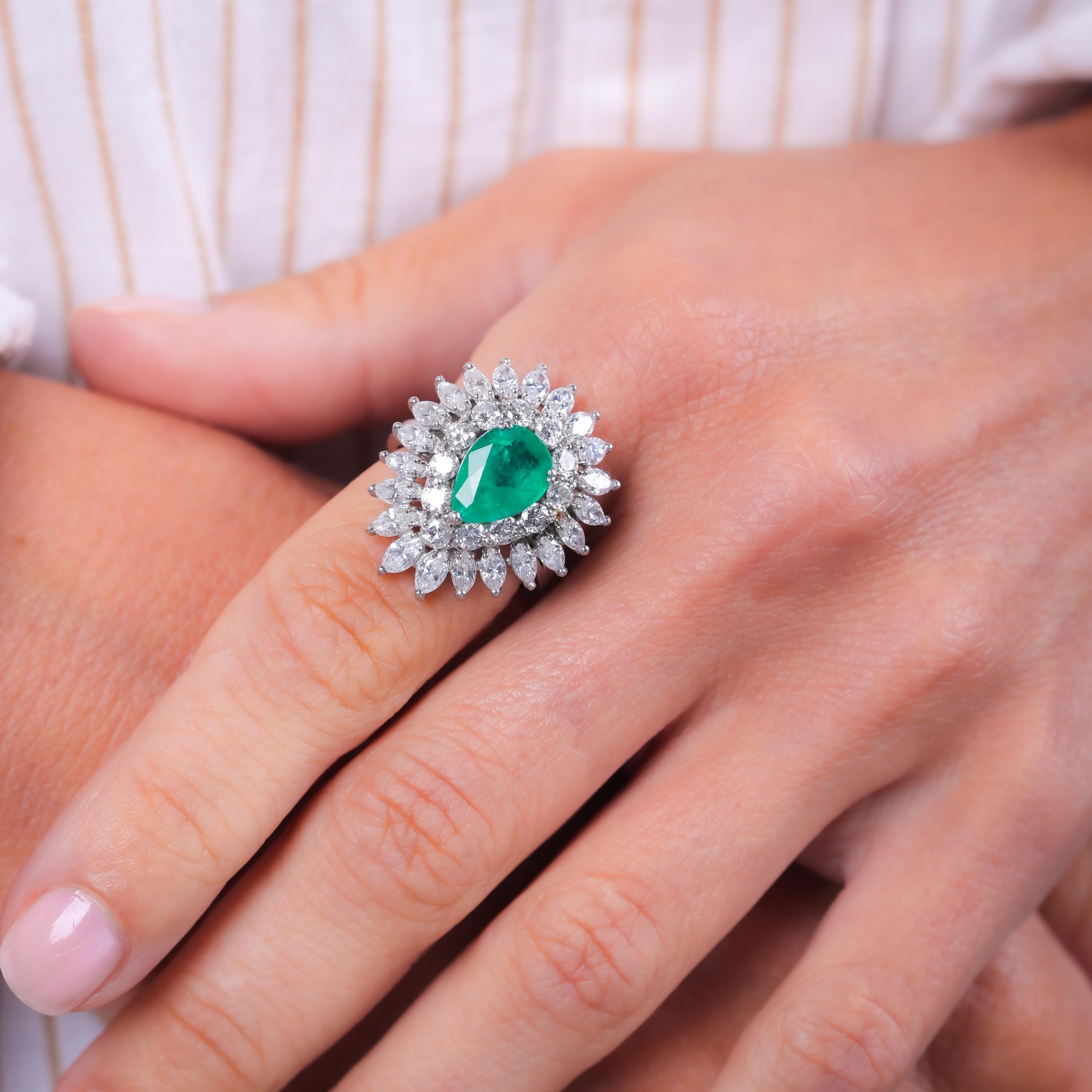 Mid Century Birne Form Smaragd Diamant 14K Weißgold Cocktail Ring (Tropfenschliff)