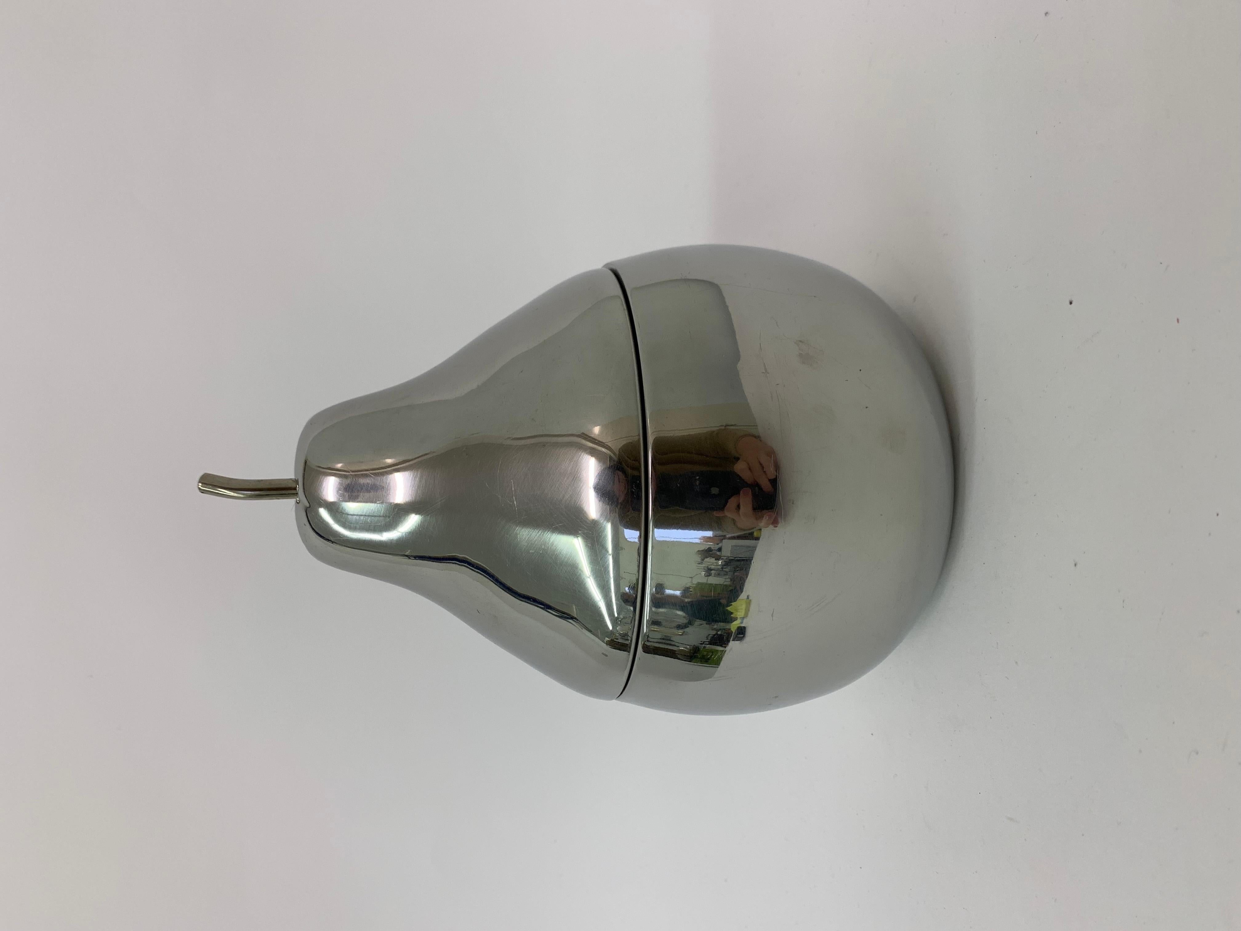 Mid-century pear shaped ice bucket , 1970’s

Dimensions: 21cmH, 14cm Diameter
Period: 1970’s
Material: Metal, plastic