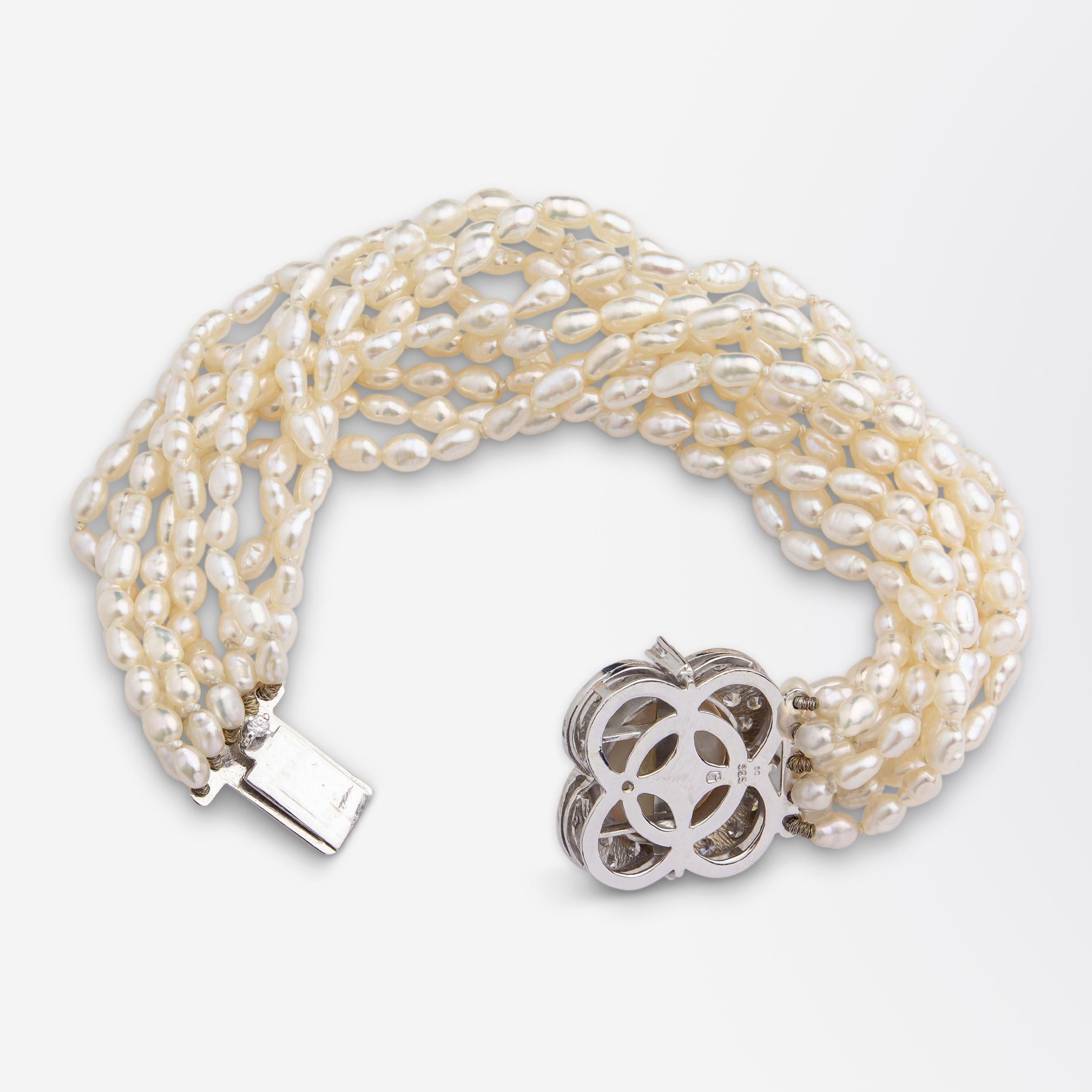 Mid Century Pearl Bracelet with Mabe Pearl & Diamond Clasp In Good Condition For Sale In Brisbane City, QLD