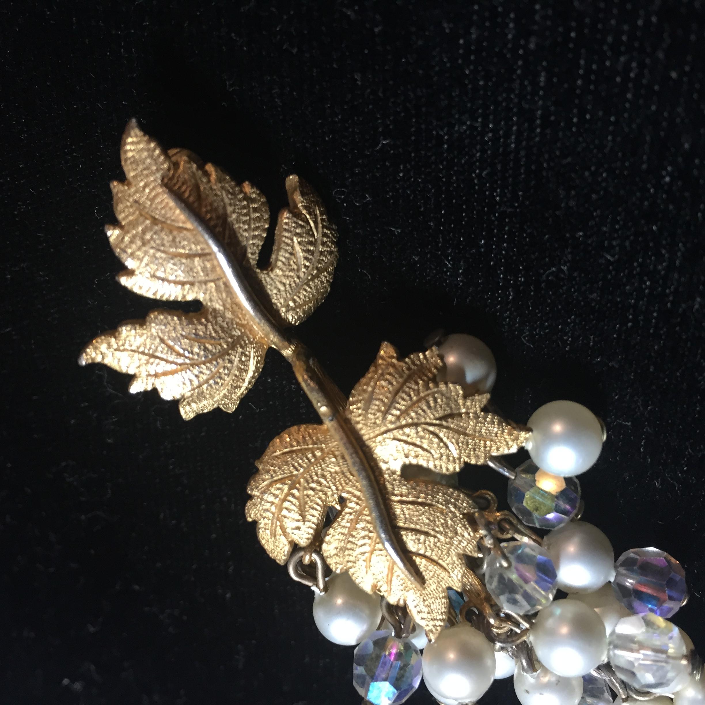 Mid-Century Pearl & Crystal Grape Motif Dangling Earrings, 1950s For Sale 2
