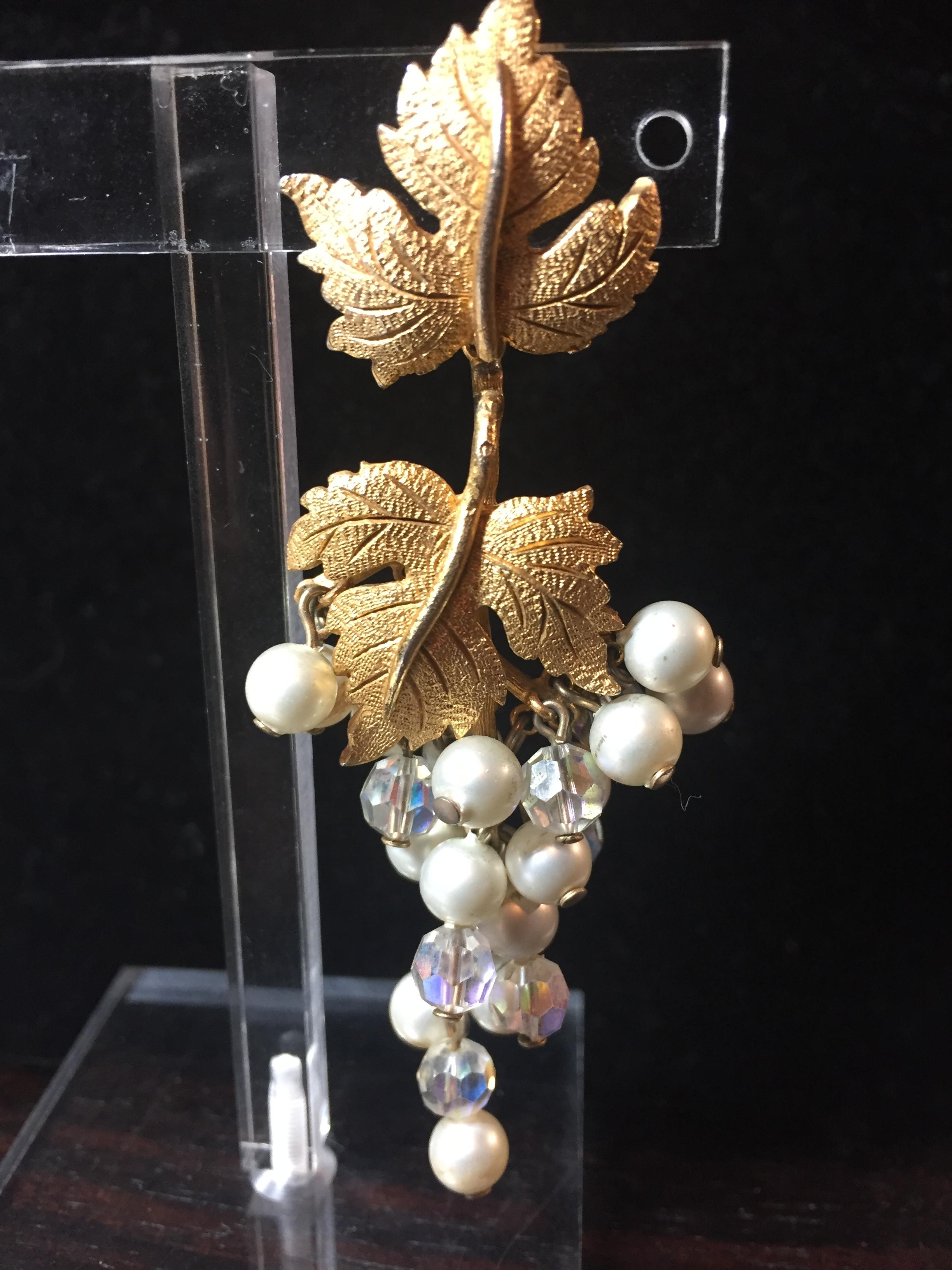 Mid-Century Pearl & Crystal Grape Motif Dangling Earrings, 1950s For Sale 3
