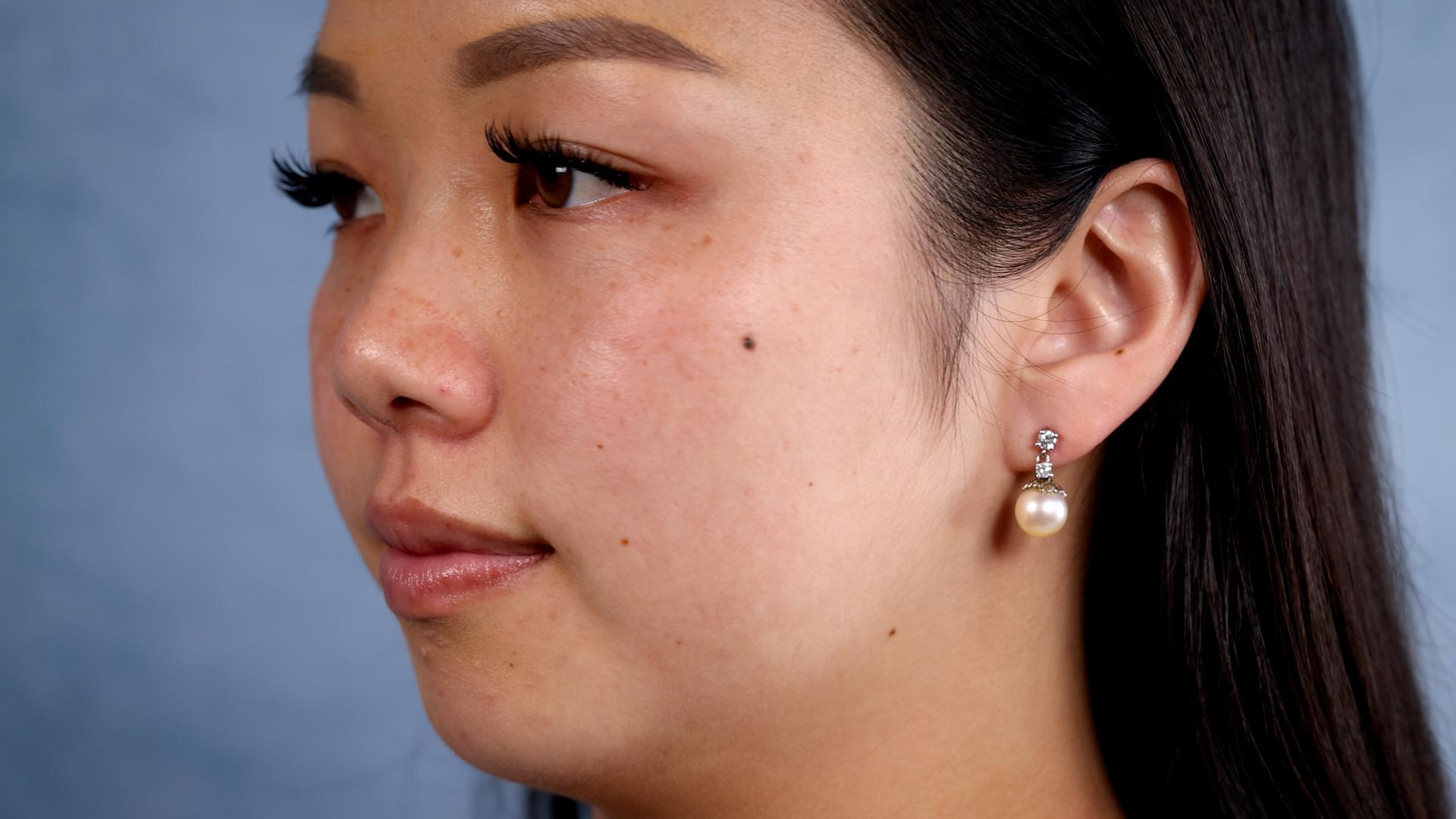 Taille brillant Boucles d'oreilles en or blanc 14k perles et diamants Mid-Century en vente