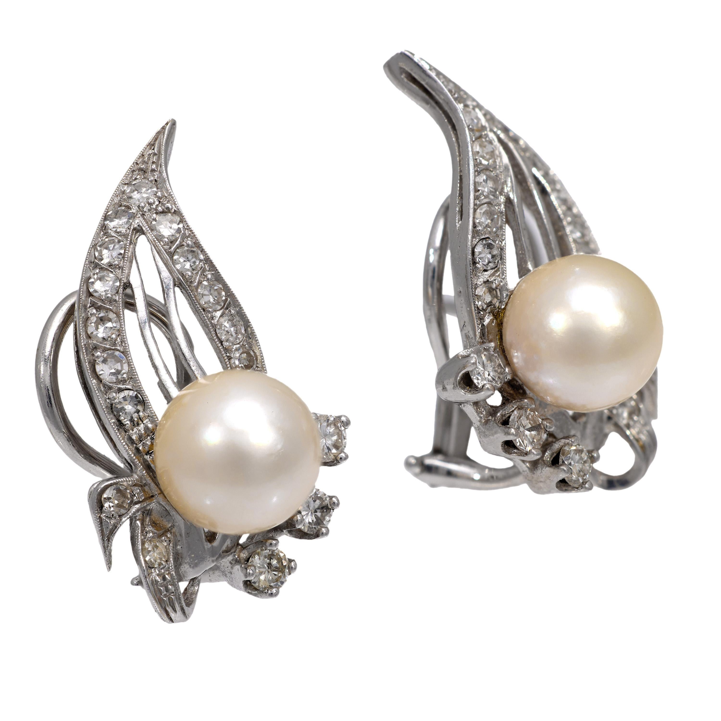 Mid Century pearl diamond 14k white gold earrings (Einfacher Schliff) im Angebot