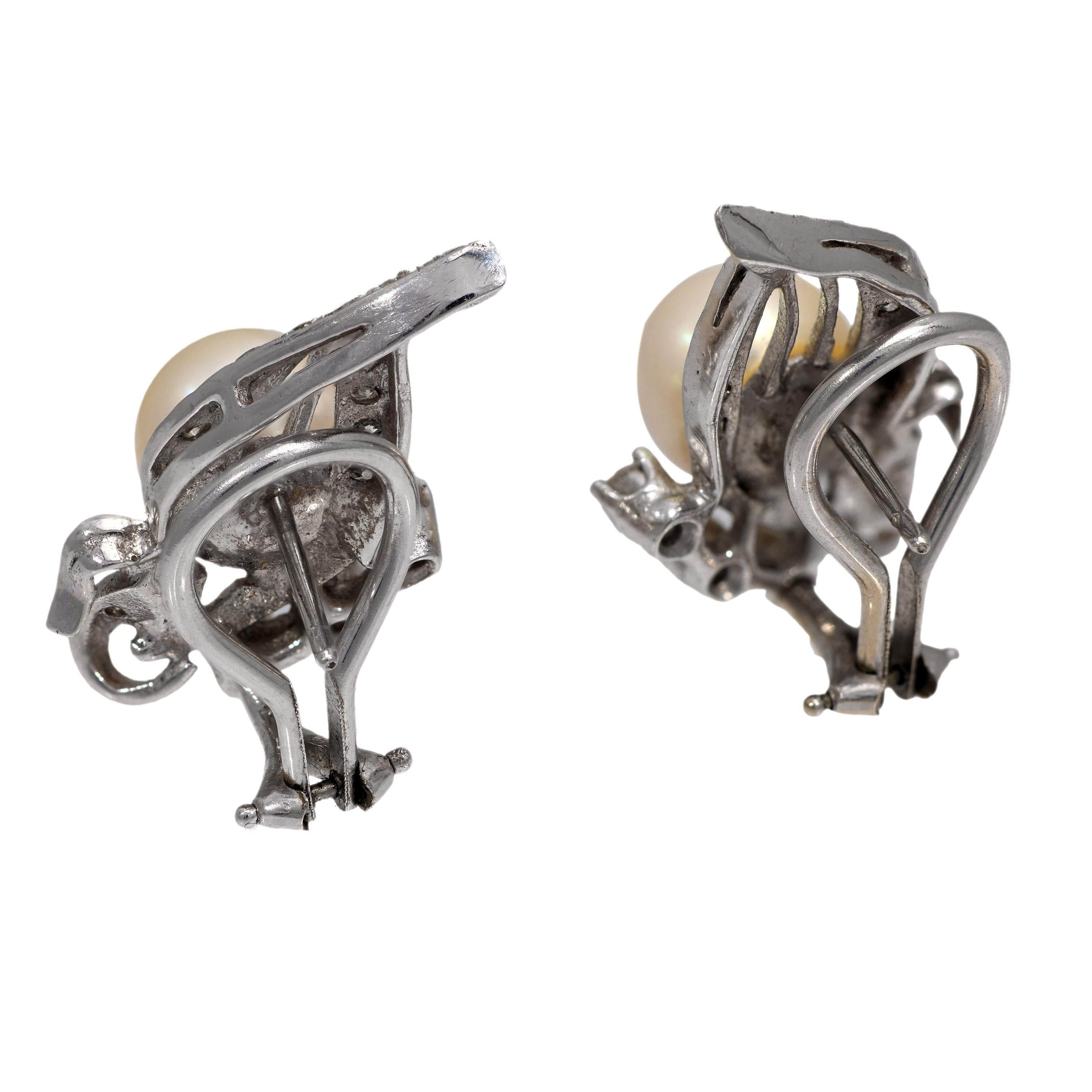 Mid Century pearl diamond 14k white gold earrings Damen im Angebot