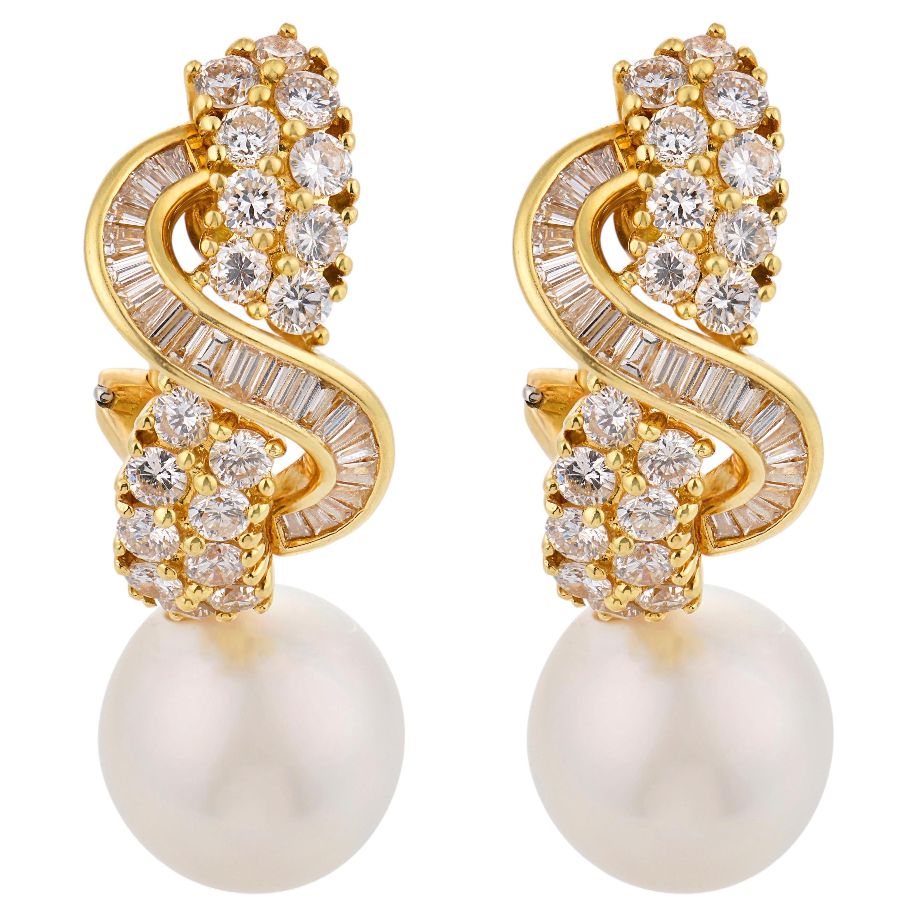 Ohrringe aus 18-karätigem Gelbgold mit Perlen und Diamanten im Mid-Century-Stil