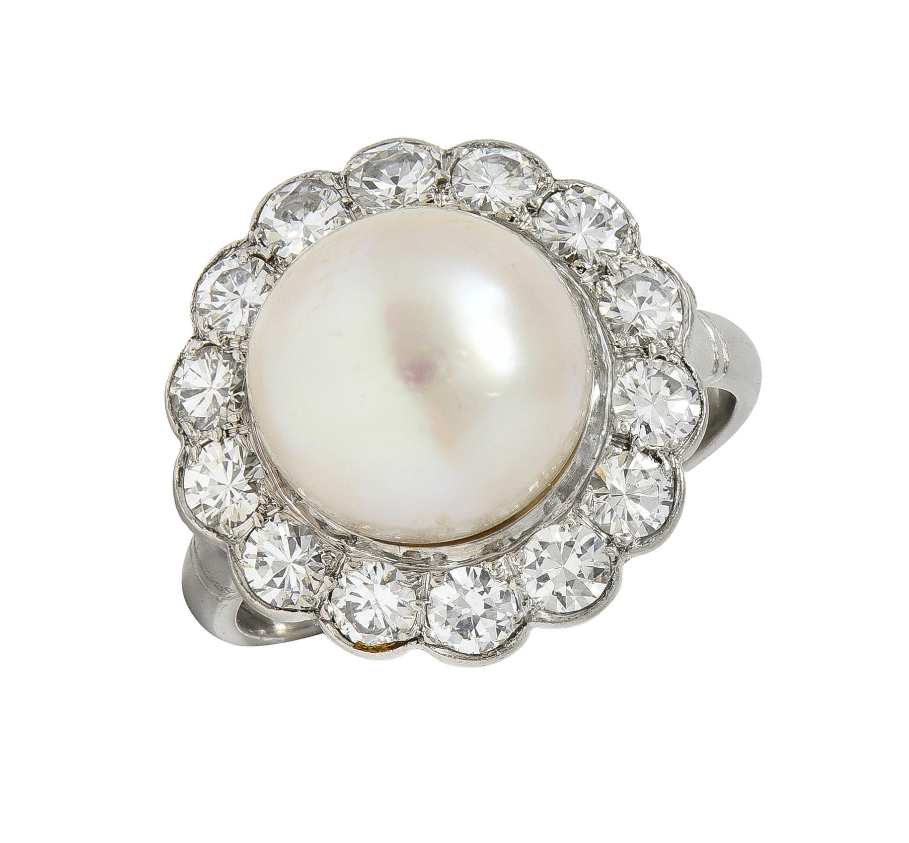 Anello aureola vintage in platino con diamante e perla di metà secolo in vendita 2