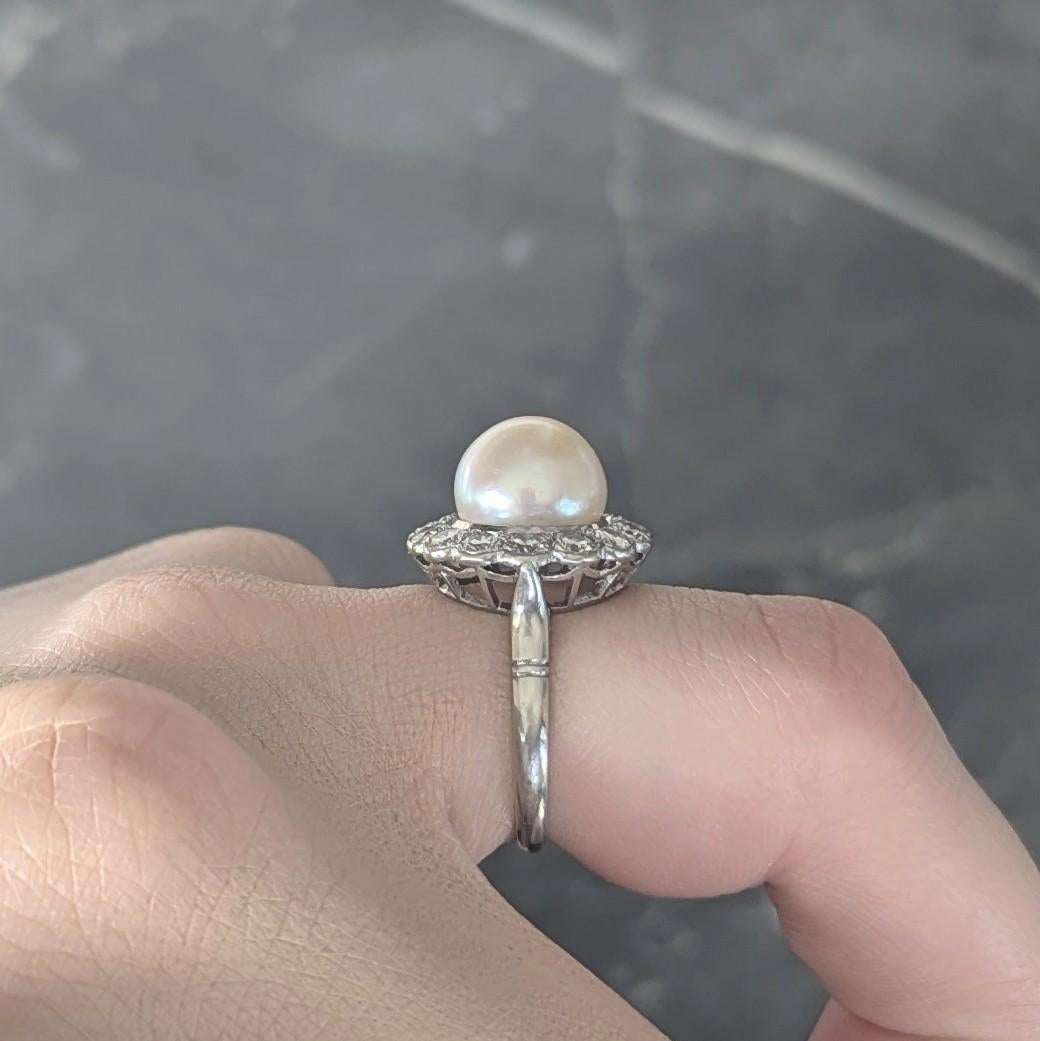 Anello aureola vintage in platino con diamante e perla di metà secolo in vendita 4