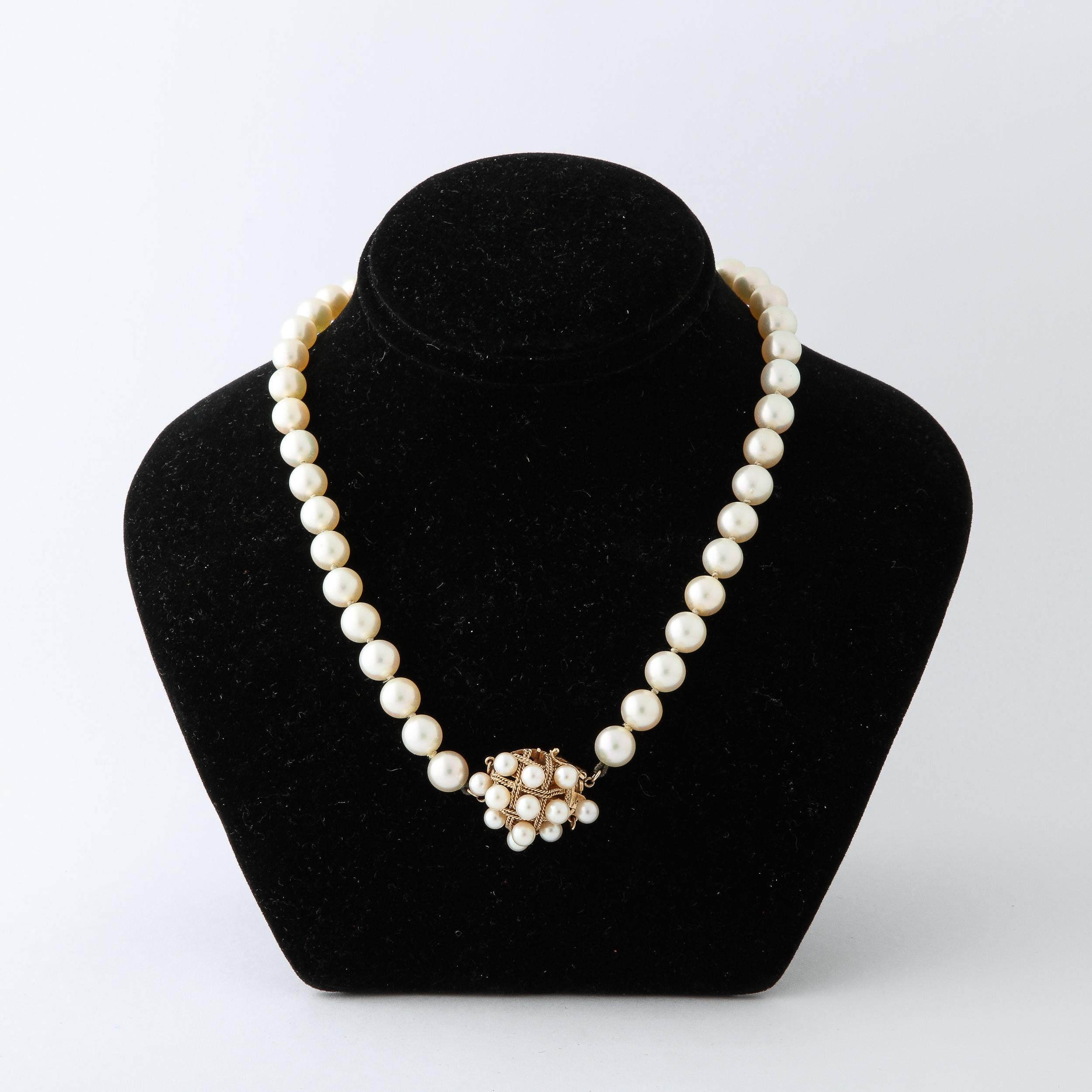 Modernist Mid-Century Pearl & Gold Necklace with Cross hatch Design Clasp  For Sale