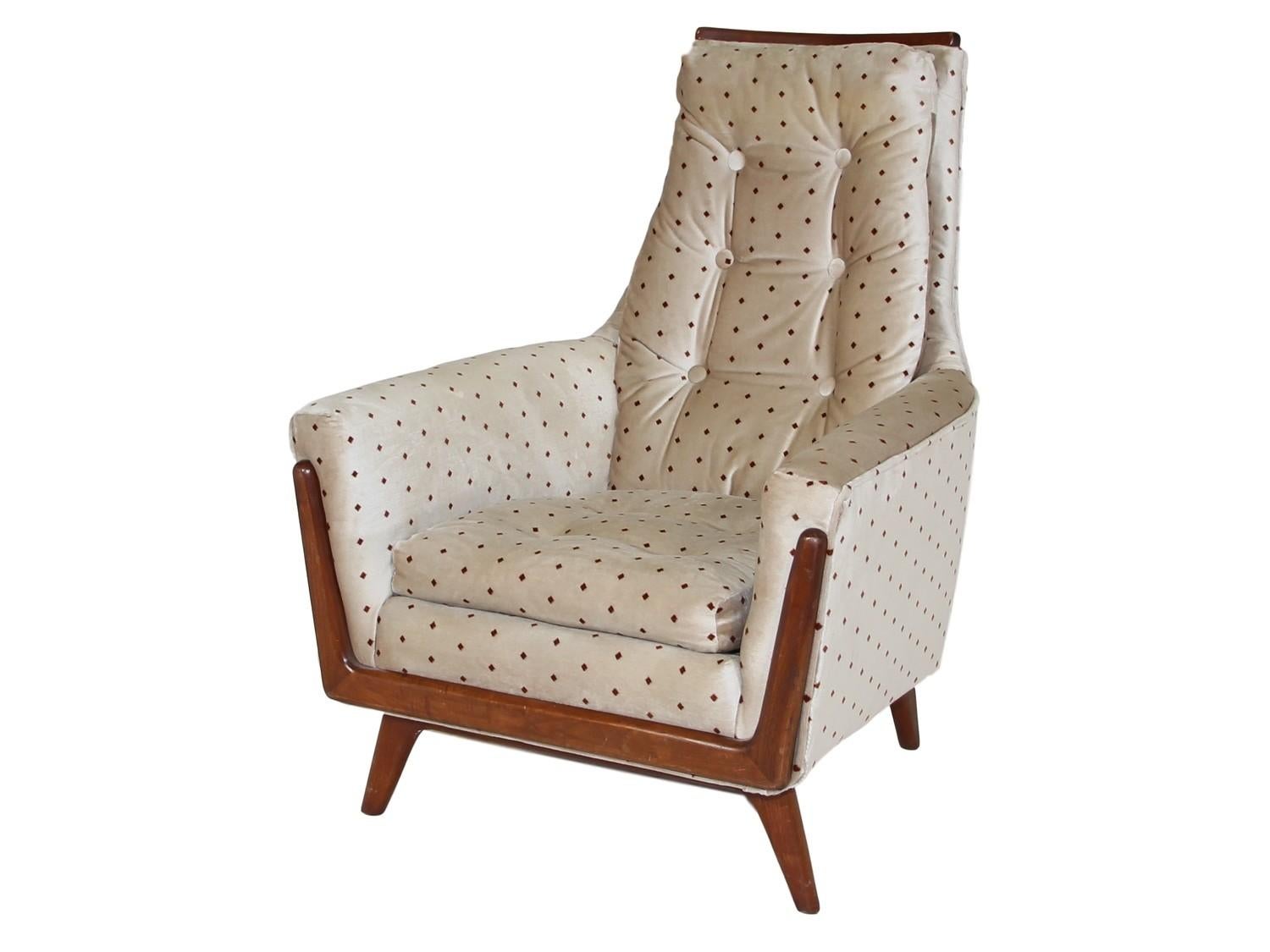 Vintage midcentury chair inspired by Adrian Pearsall made by Rowe. The cream colored fabric appears to have been re-upholstered.

Very good vintage condition: Some minor signs of wear consistent with age and use. Please see photo's.