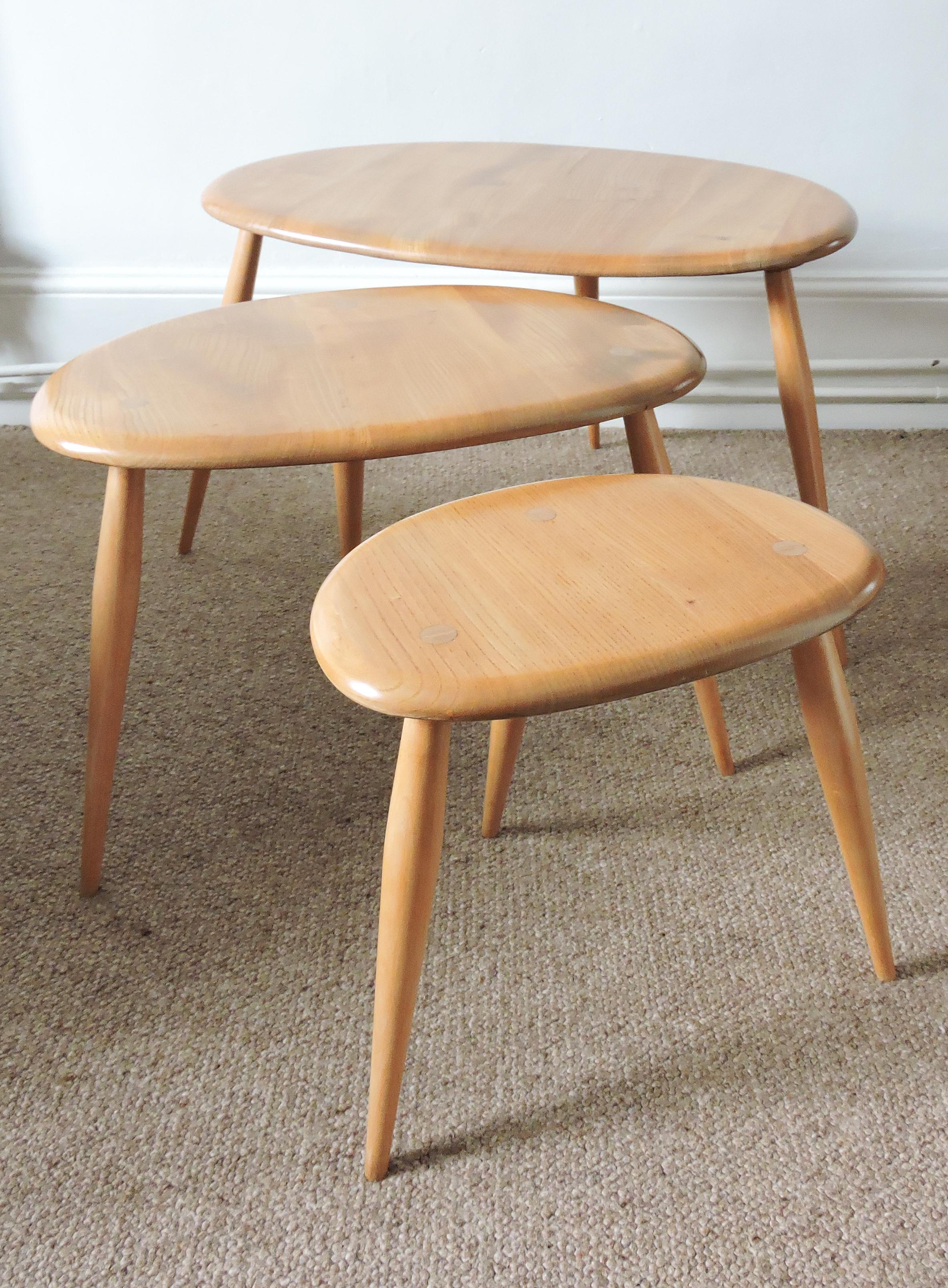 Midcentury Pebble Nesting Table Set by Lucian Ercolani for Ercol, 1960s In Good Condition In Chesham, GB